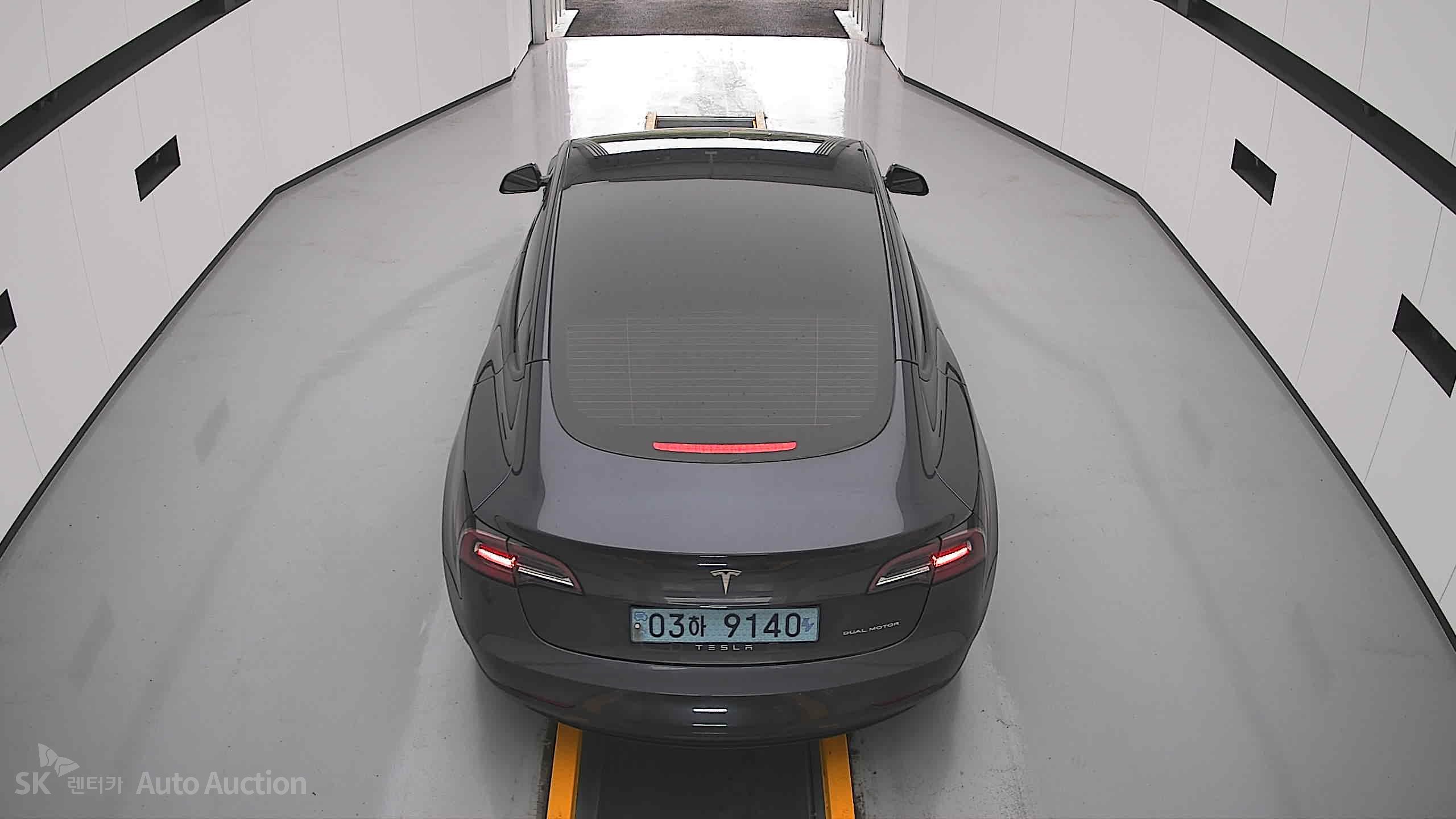 Tesla Model 3 2022 — صورة 23
