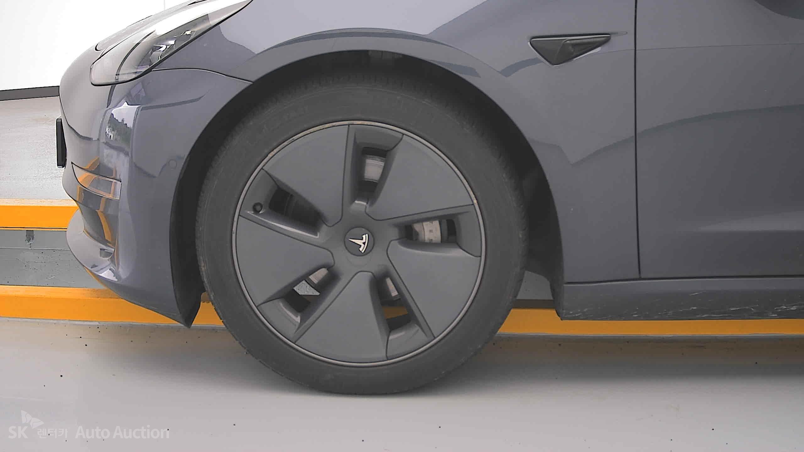 Tesla Model 3 2022 — صورة 25
