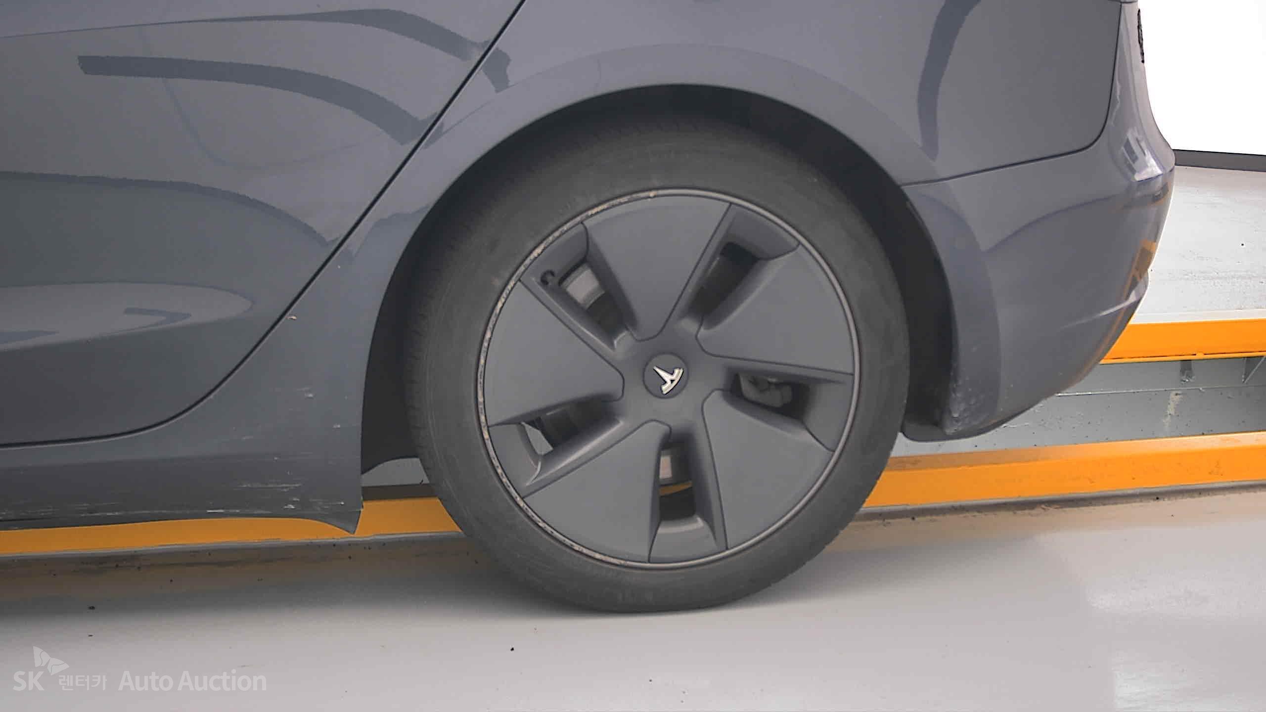 Tesla Model 3 2022 — صورة 26