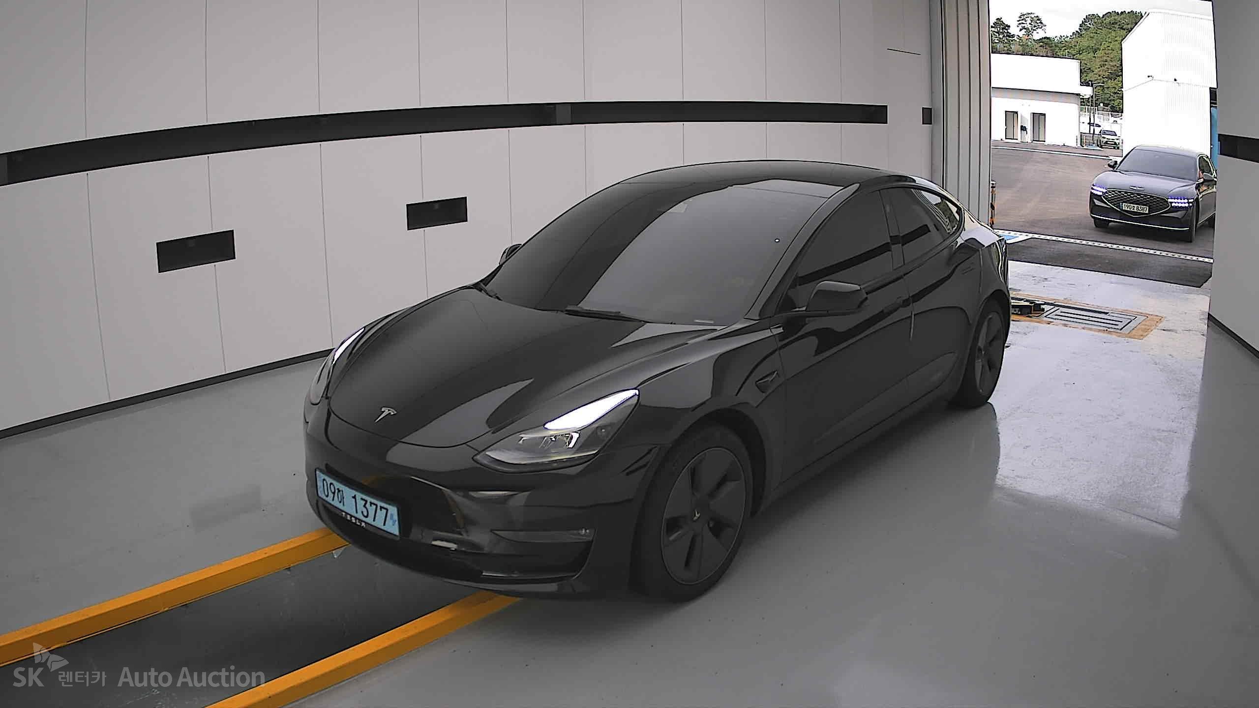 Tesla Model 3 2022 — صورة 11