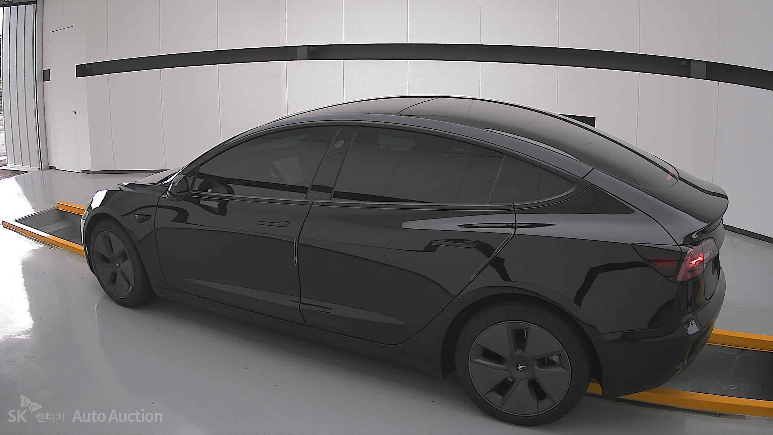 Tesla Model 3 2022 — صورة 14