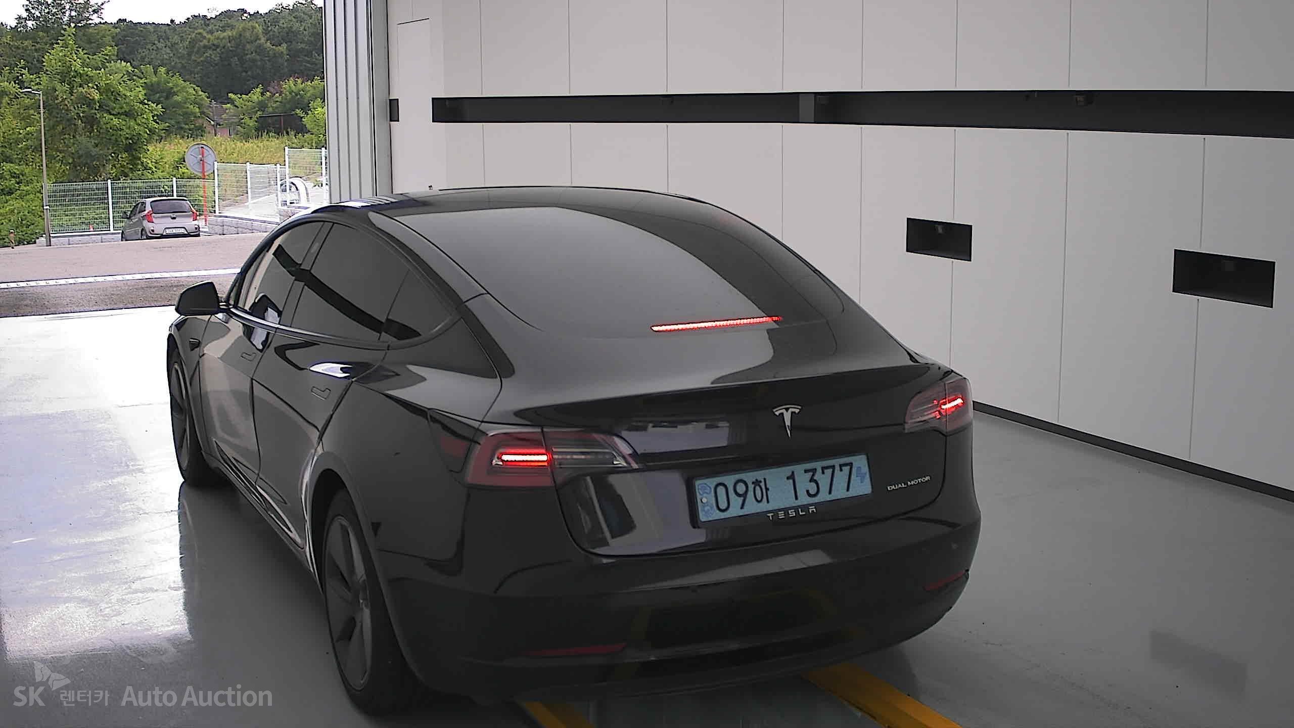 Tesla Model 3 2022 — صورة 15