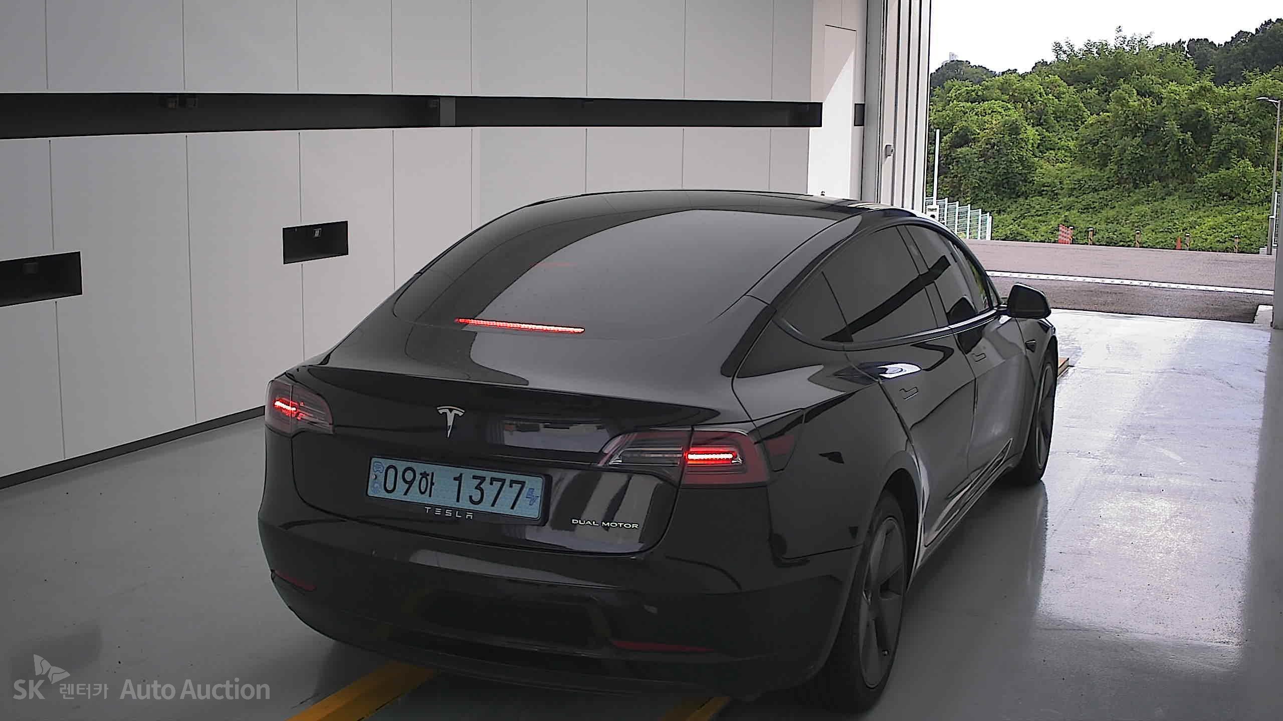 Tesla Model 3 2022 — صورة 16