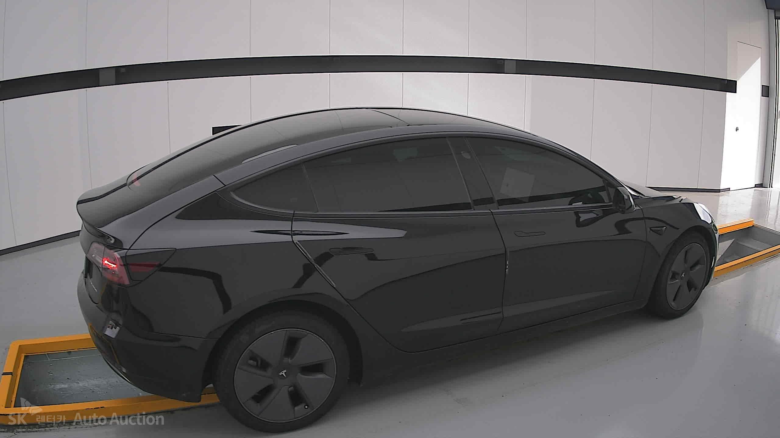 Tesla Model 3 2022 — صورة 18