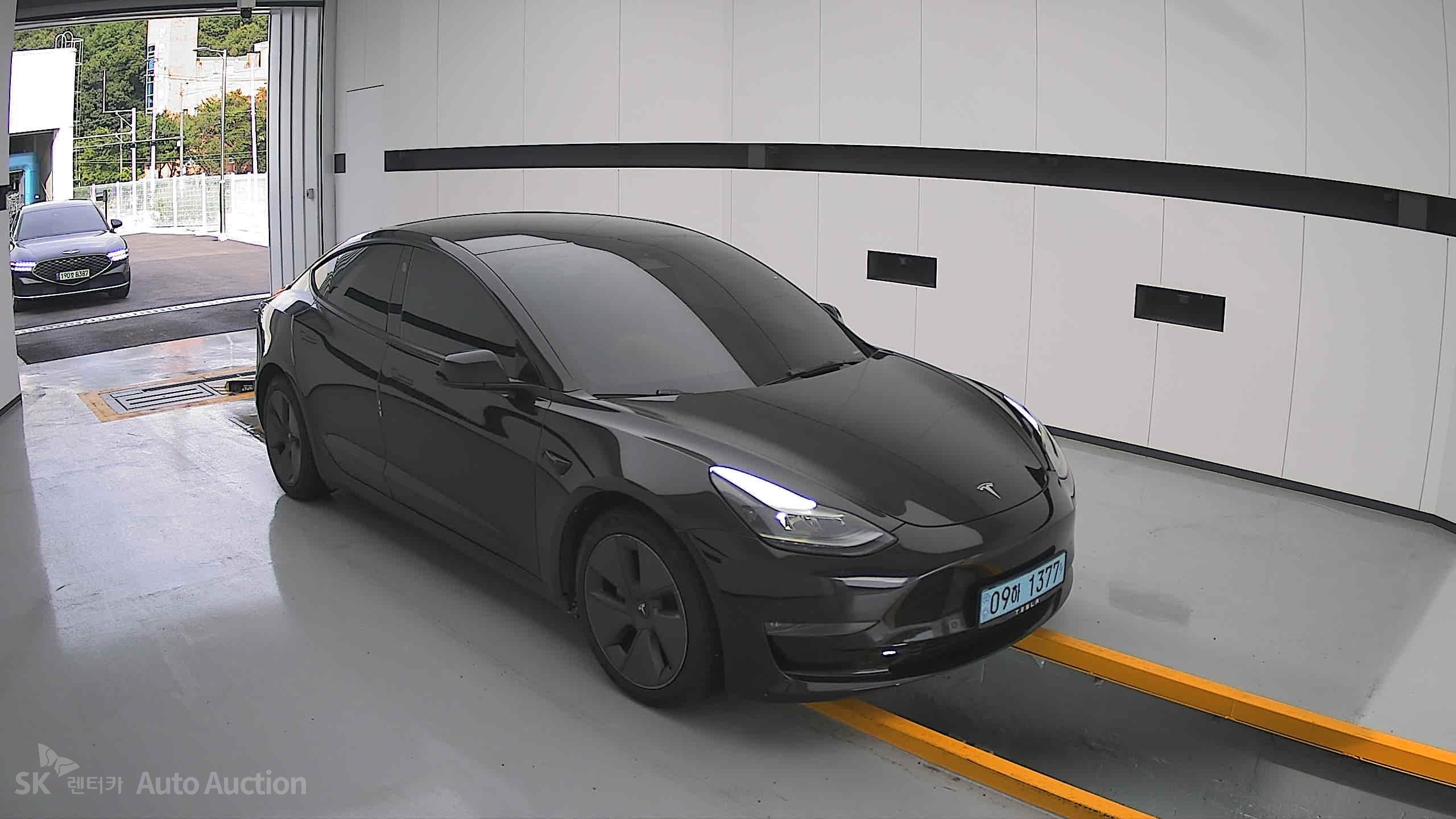 Tesla Model 3 2022 — صورة 21