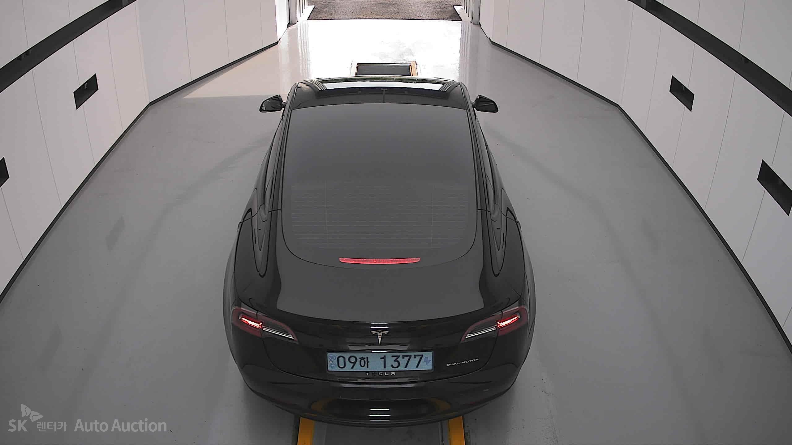 Tesla Model 3 2022 — صورة 23