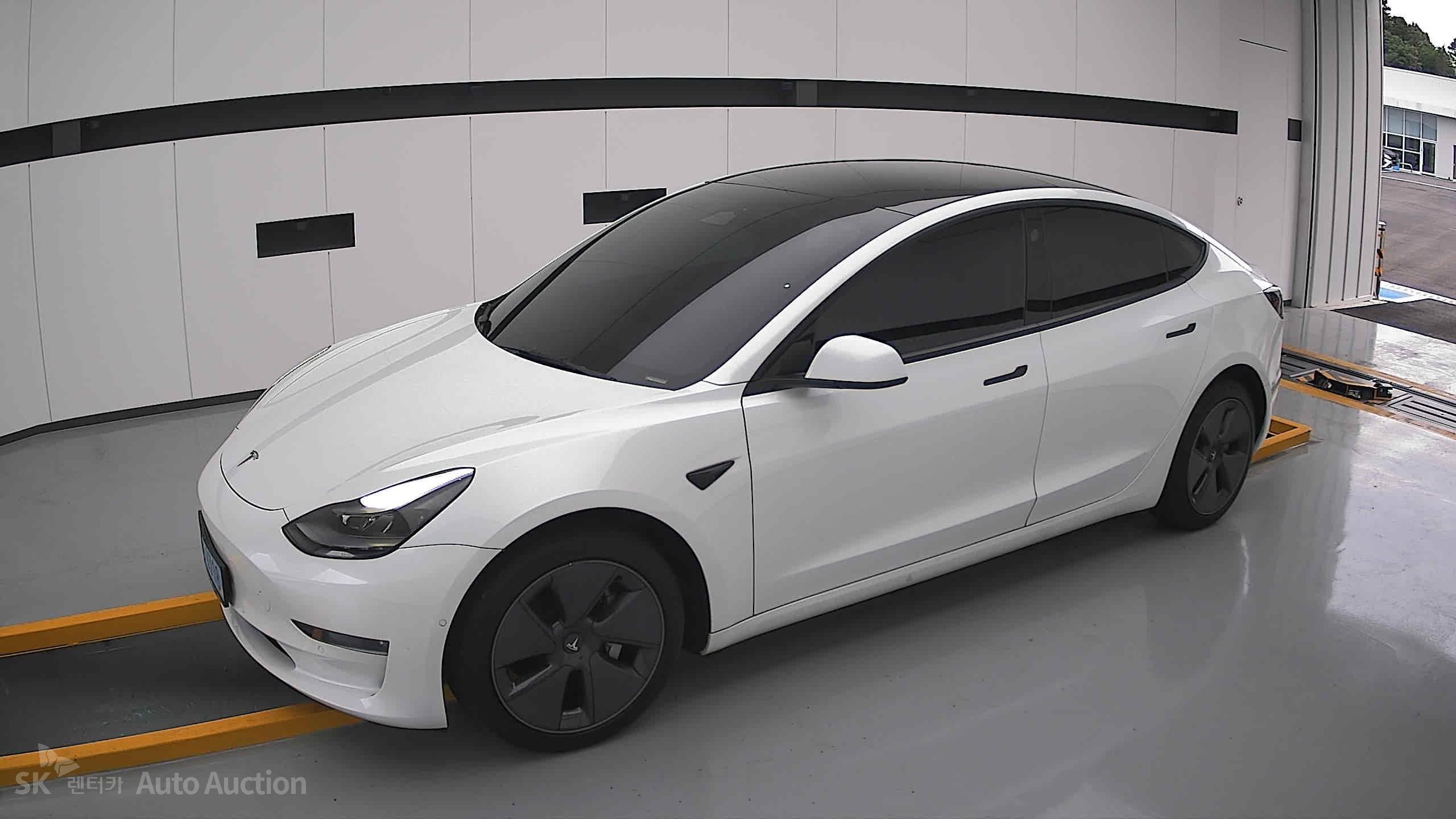 Tesla Model 3 2022 — صورة 12