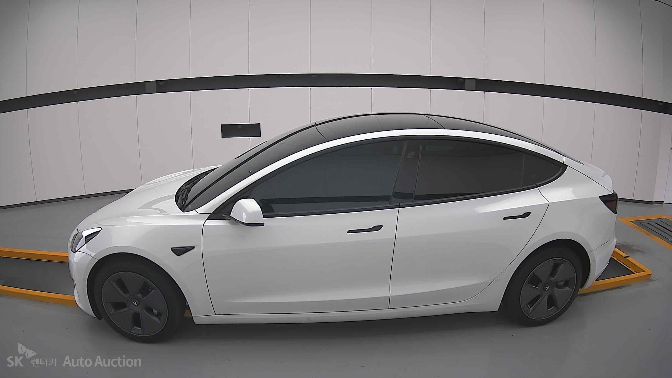 Tesla Model 3 2022 — صورة 13