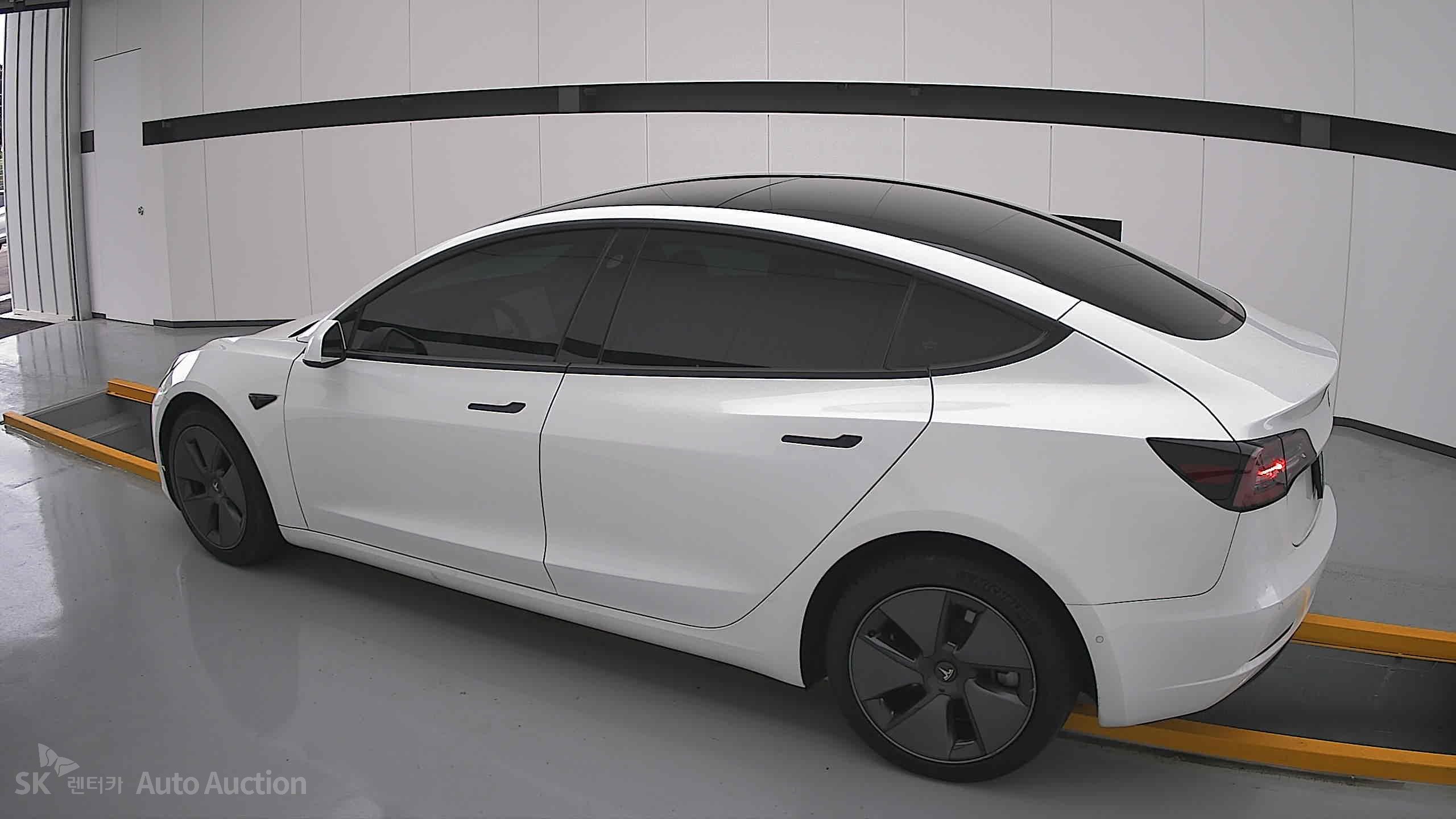 Tesla Model 3 2022 — صورة 14