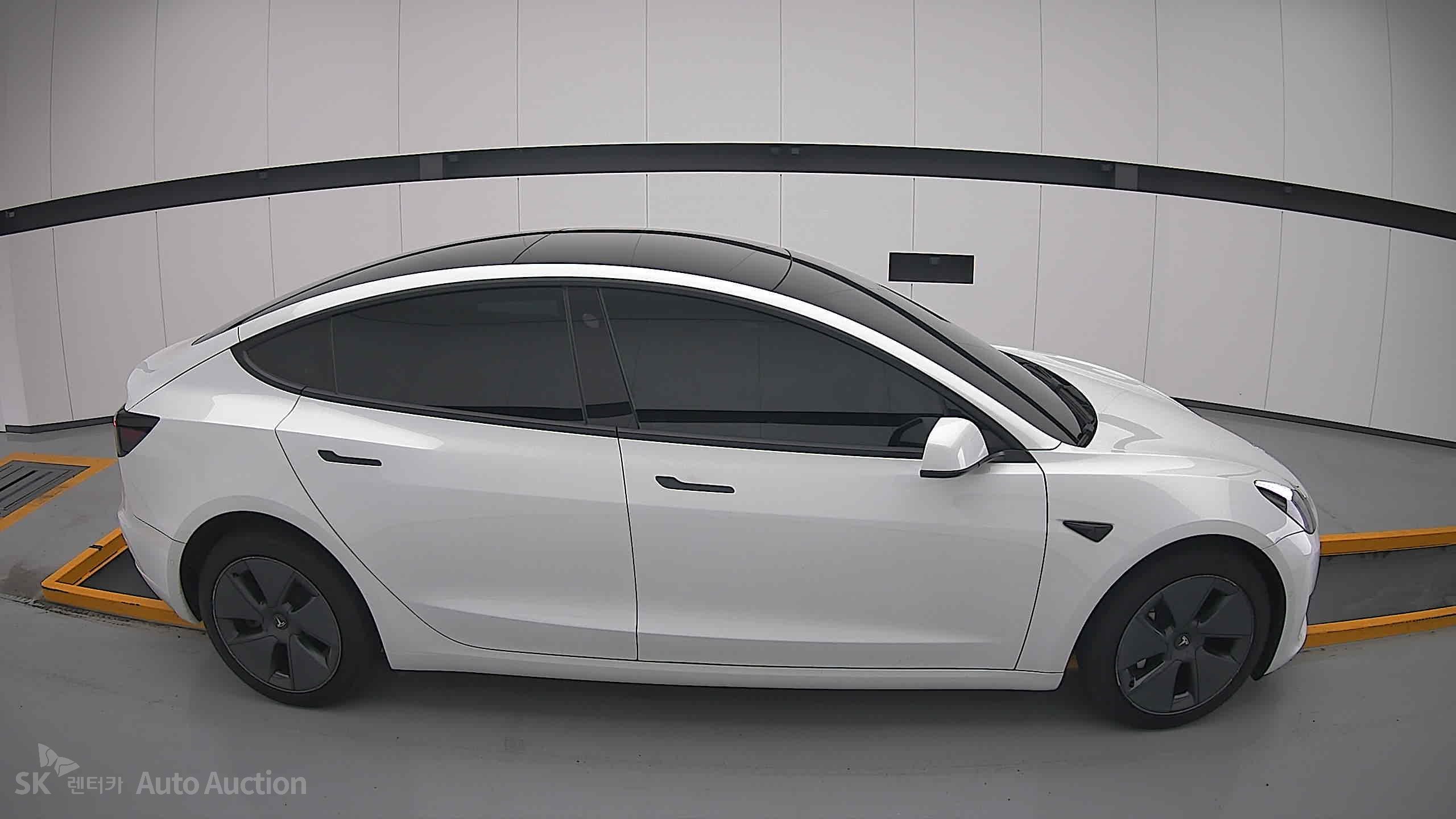 Tesla Model 3 2022 — صورة 19