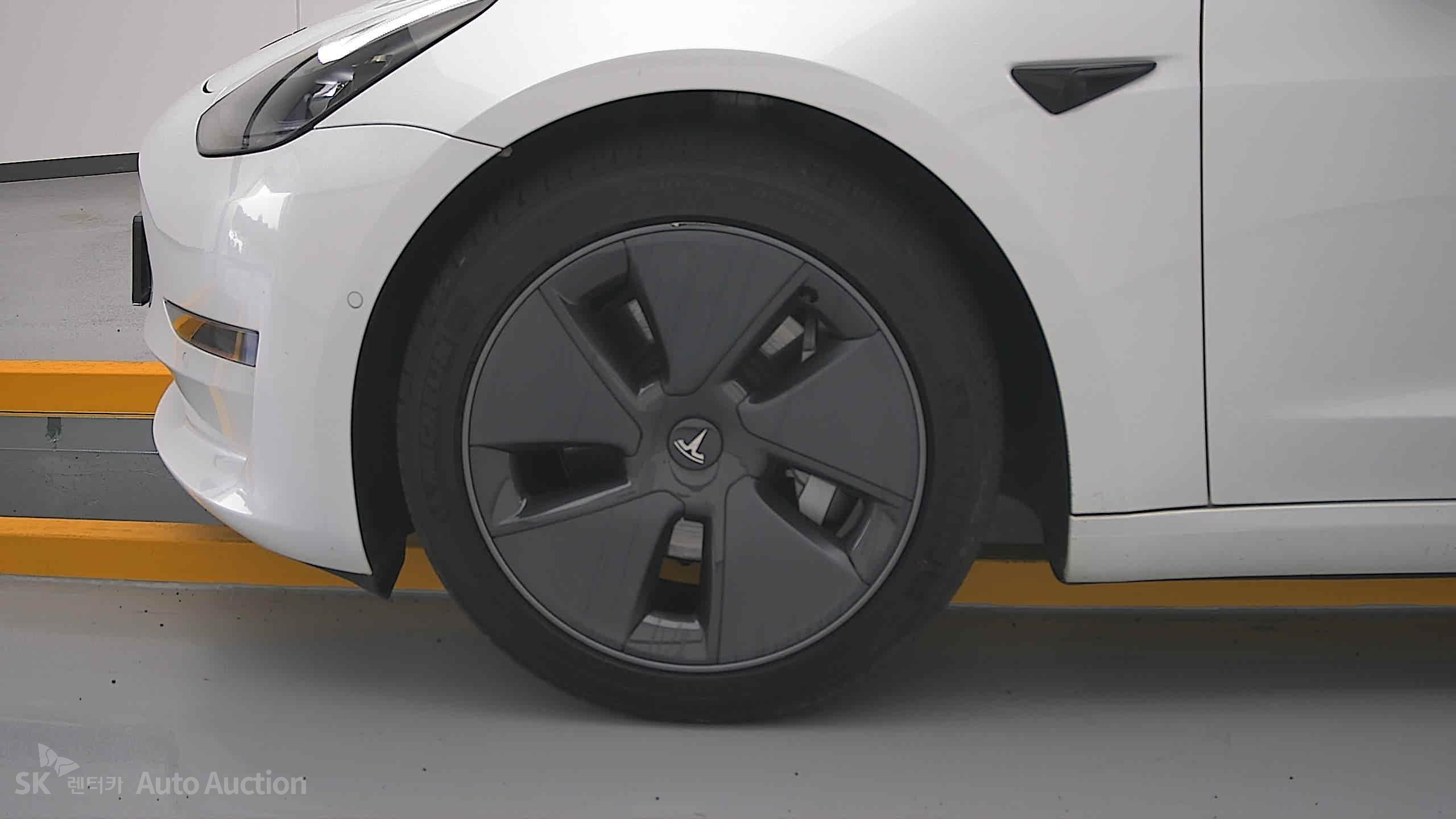 Tesla Model 3 2022 — صورة 25