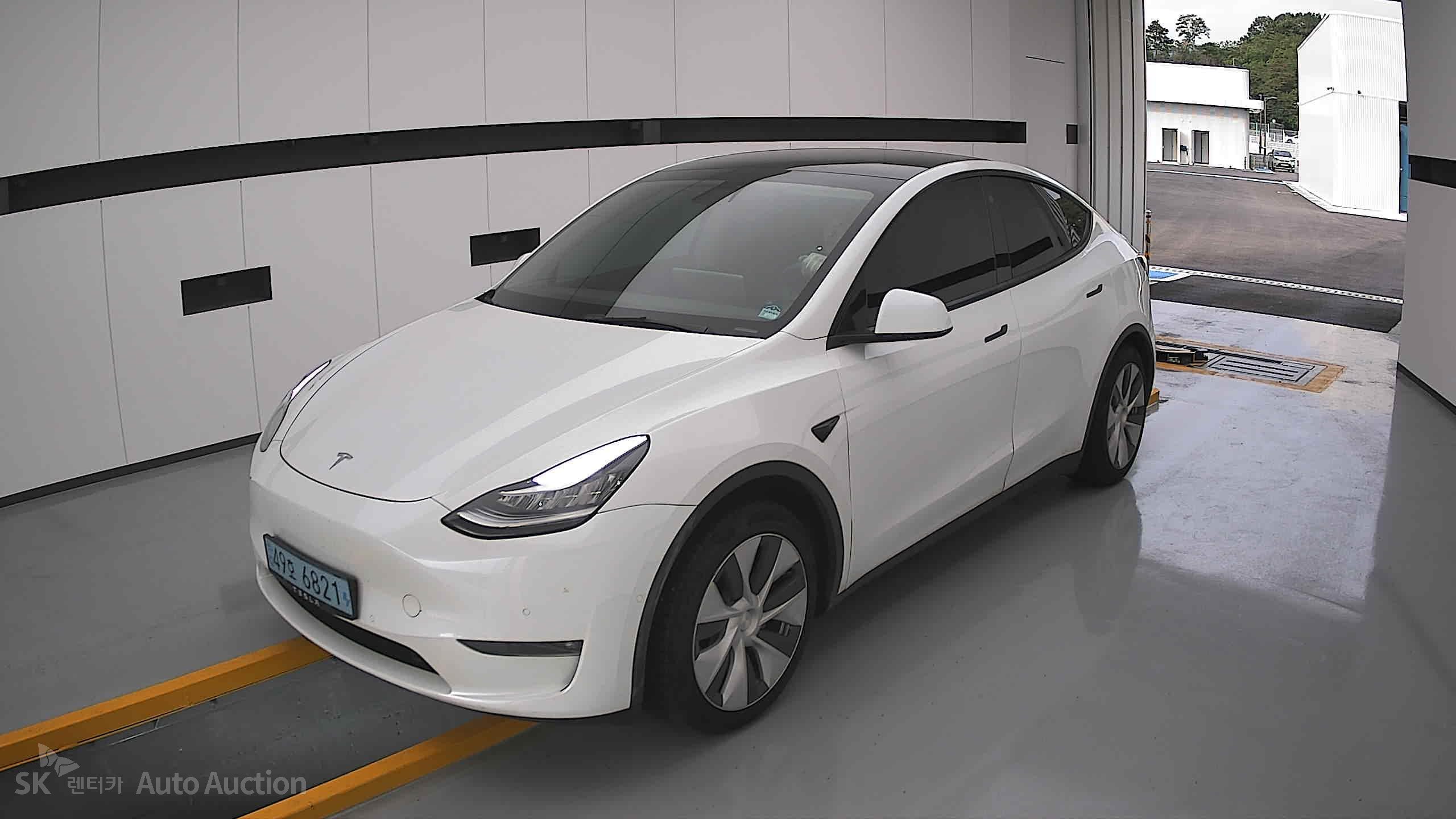 Tesla Model Y 2021 — صورة 11