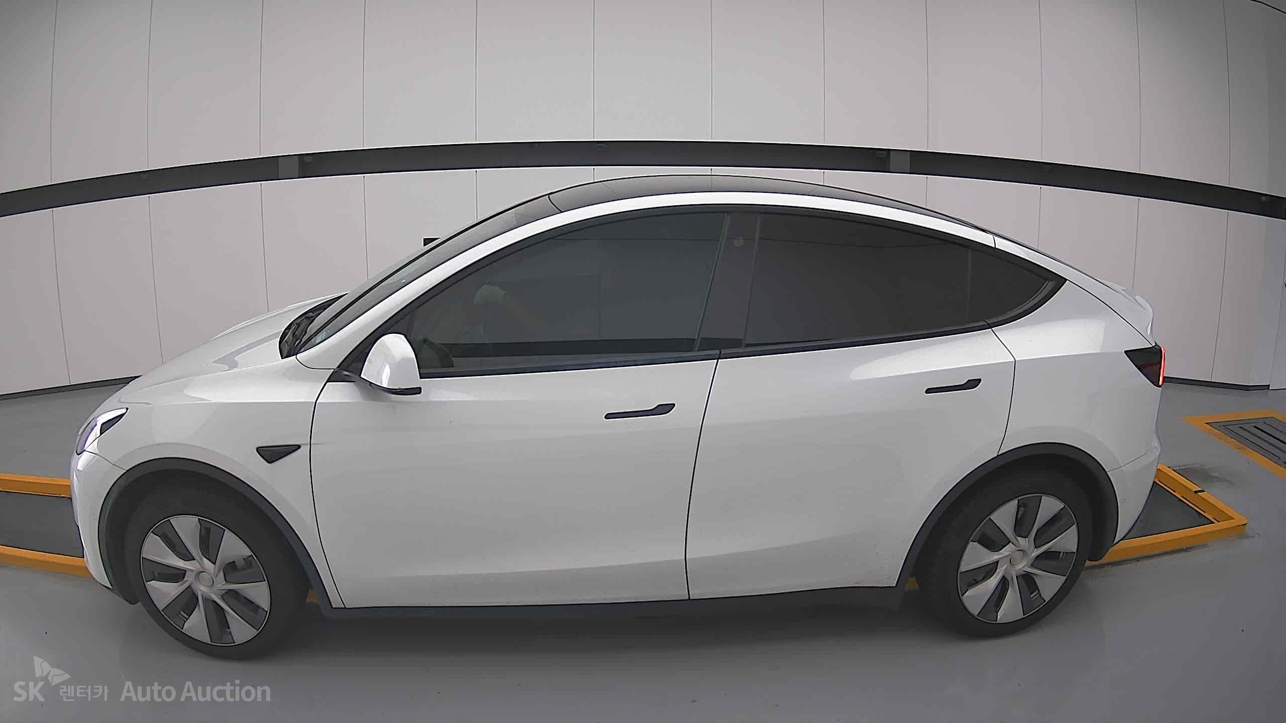 Tesla Model Y 2021 — صورة 13