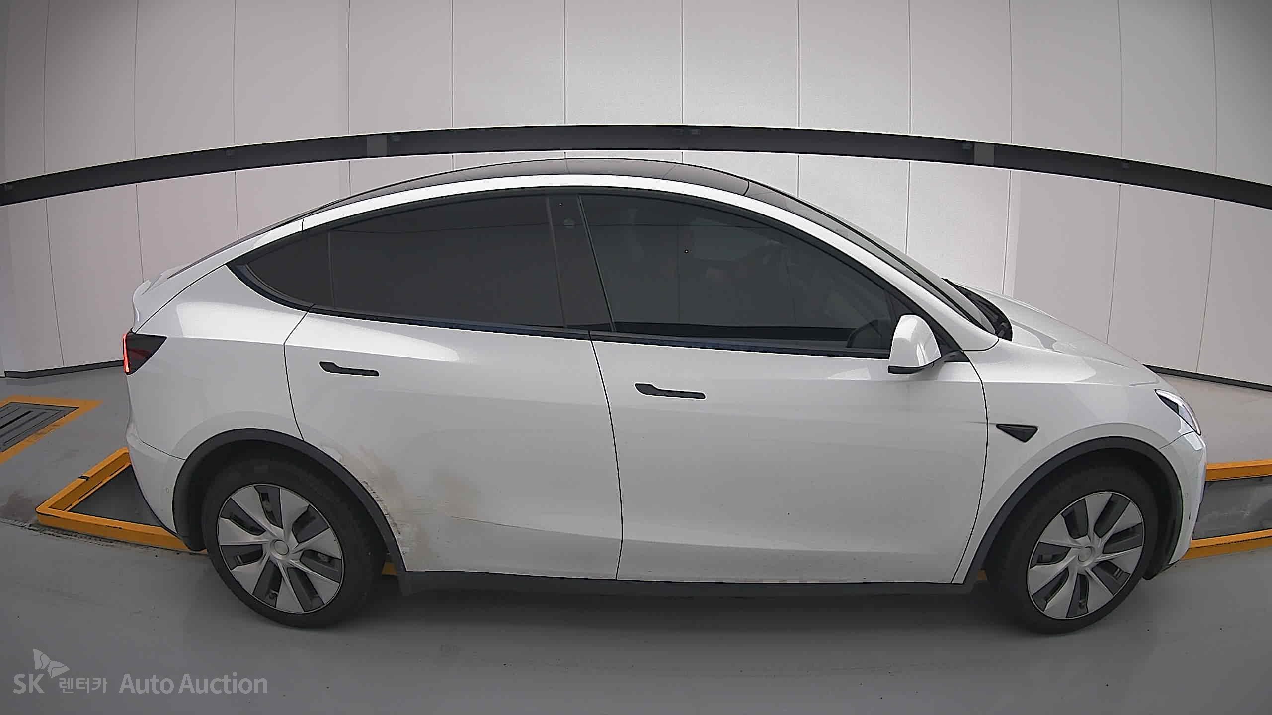 Tesla Model Y 2021 — صورة 19