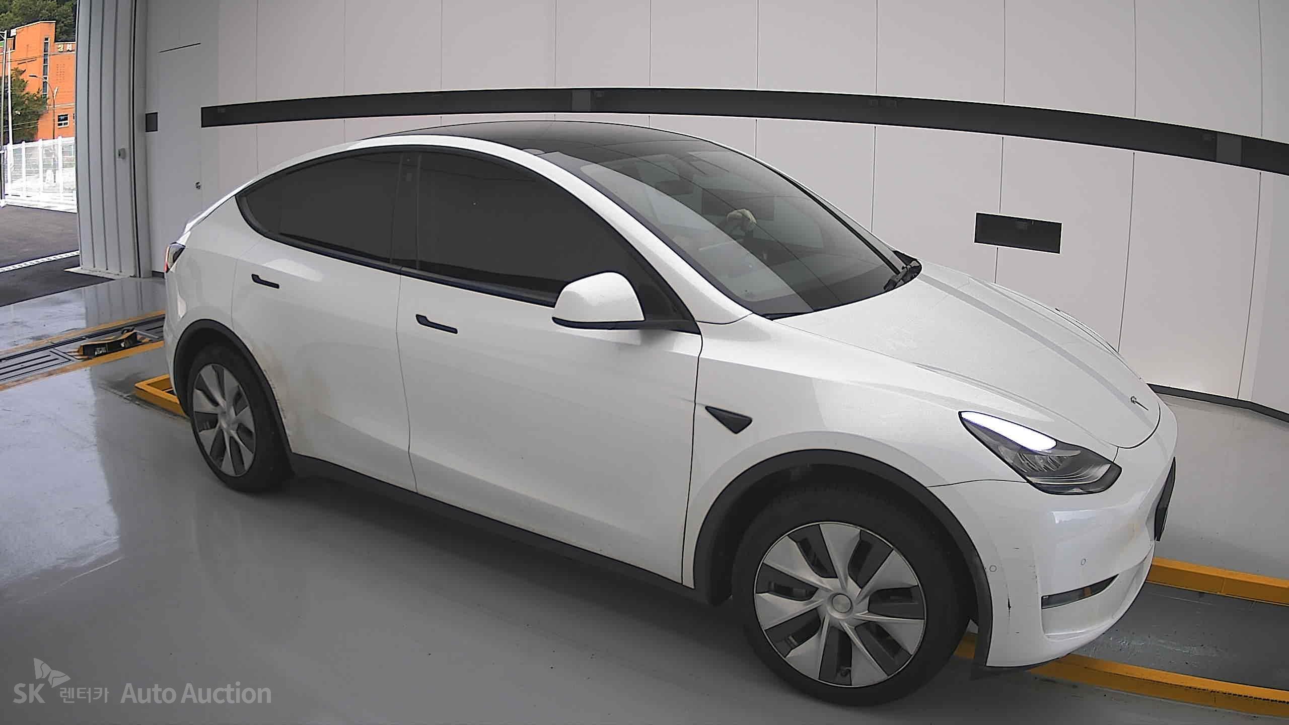 Tesla Model Y 2021 — صورة 20