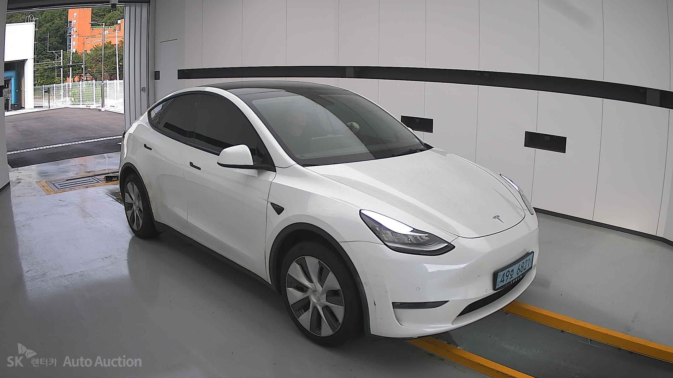 Tesla Model Y 2021 — صورة 21