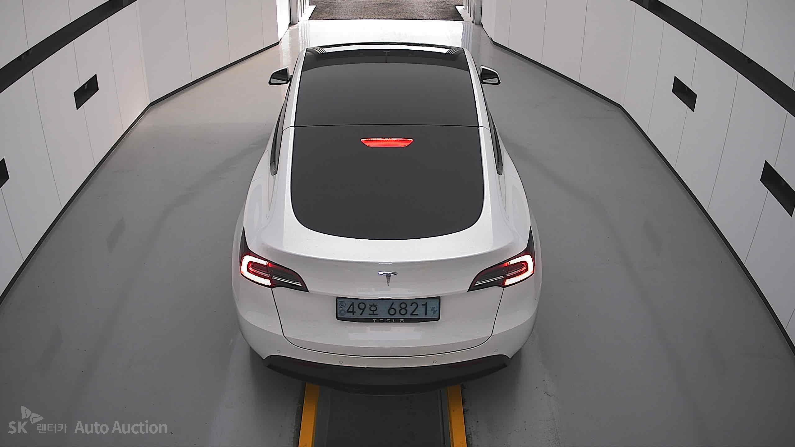 Tesla Model Y 2021 — صورة 23