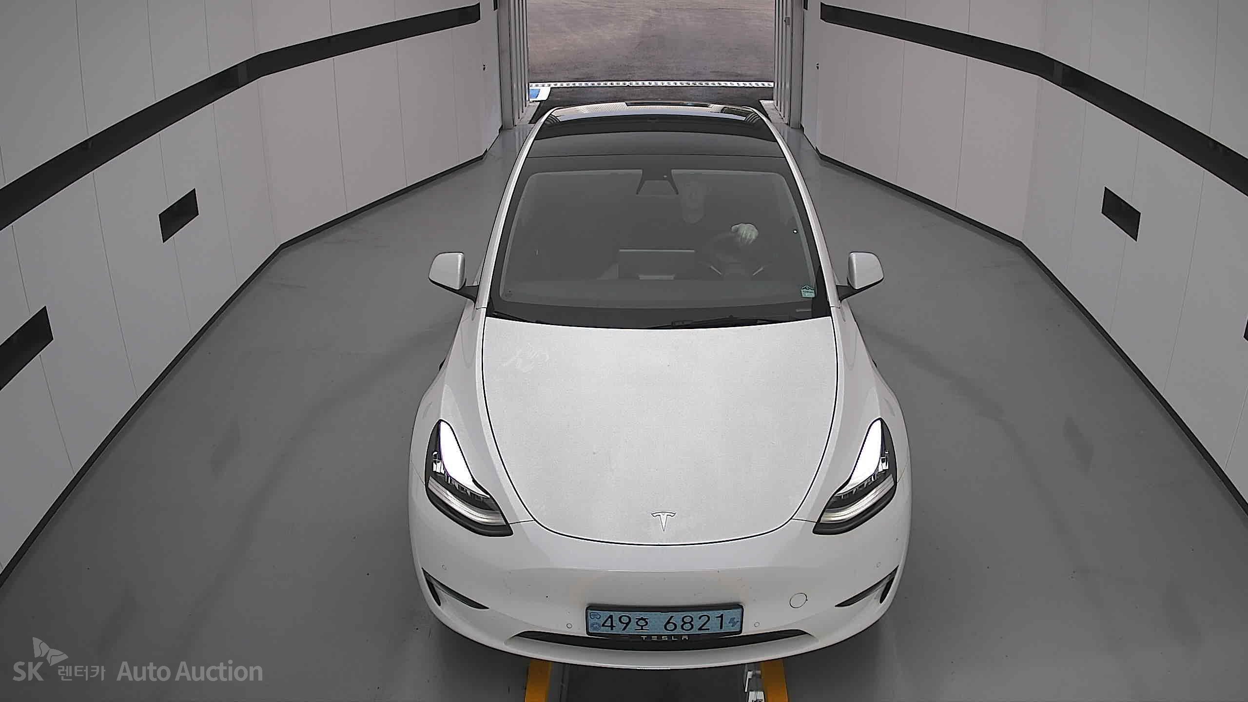 Tesla Model Y 2021 — صورة 24