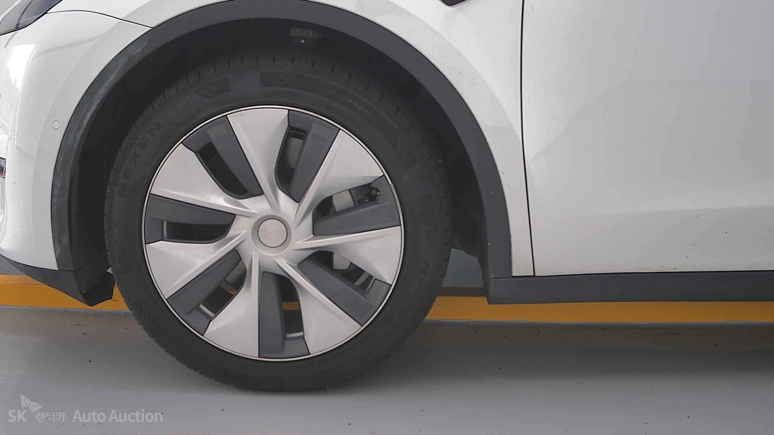 Tesla Model Y 2021 — صورة 25