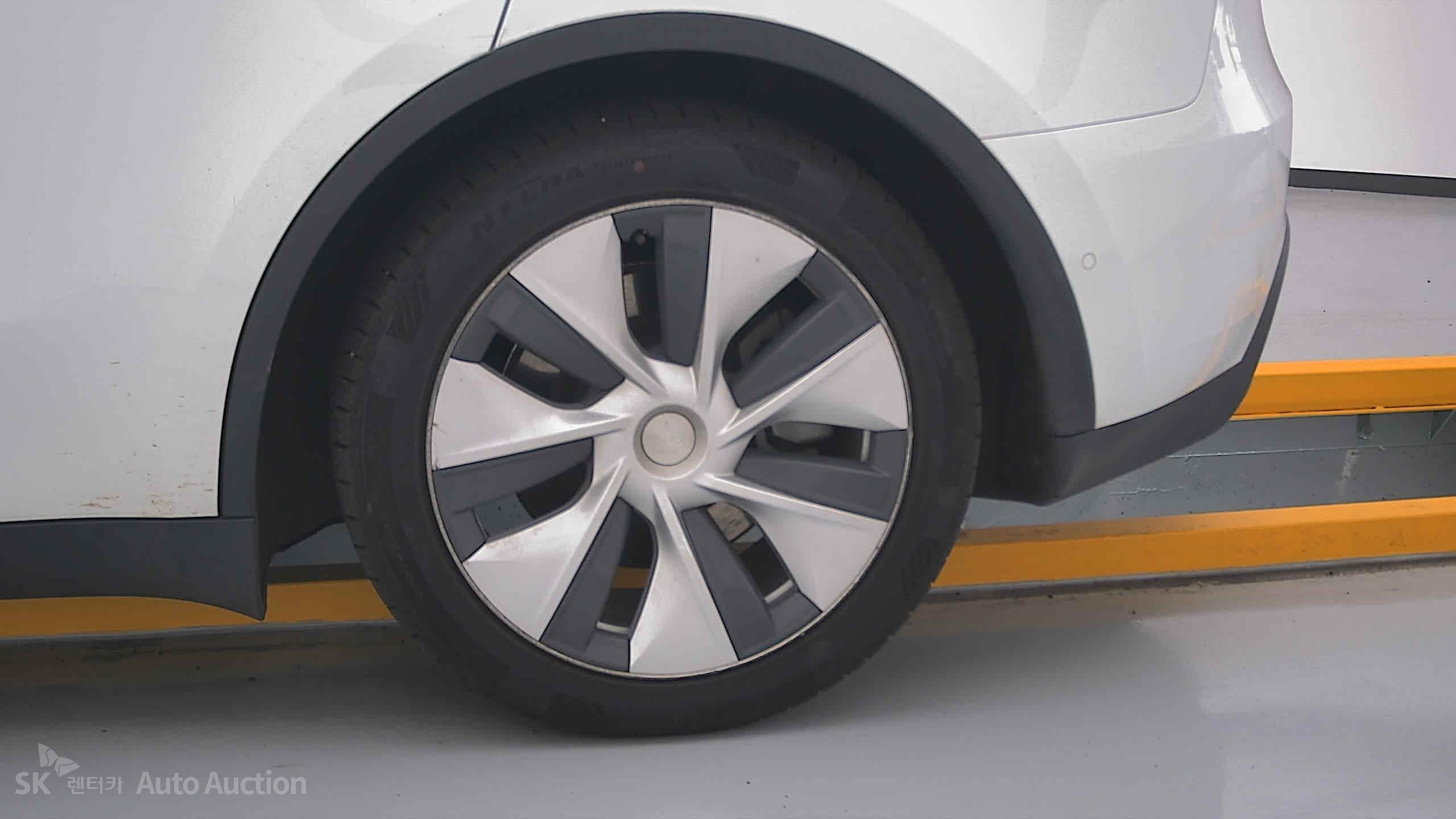 Tesla Model Y 2021 — صورة 26