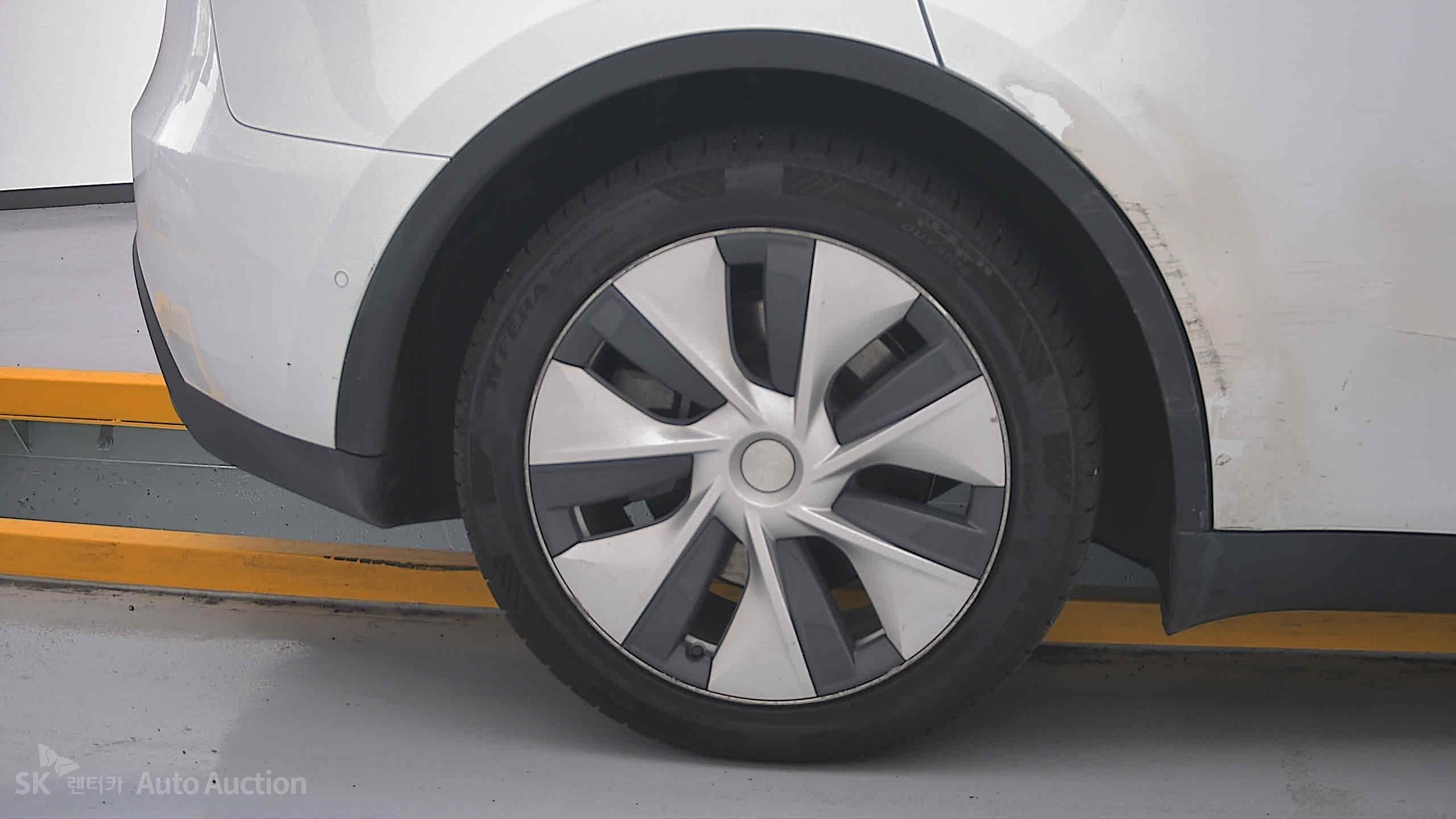 Tesla Model Y 2021 — صورة 27