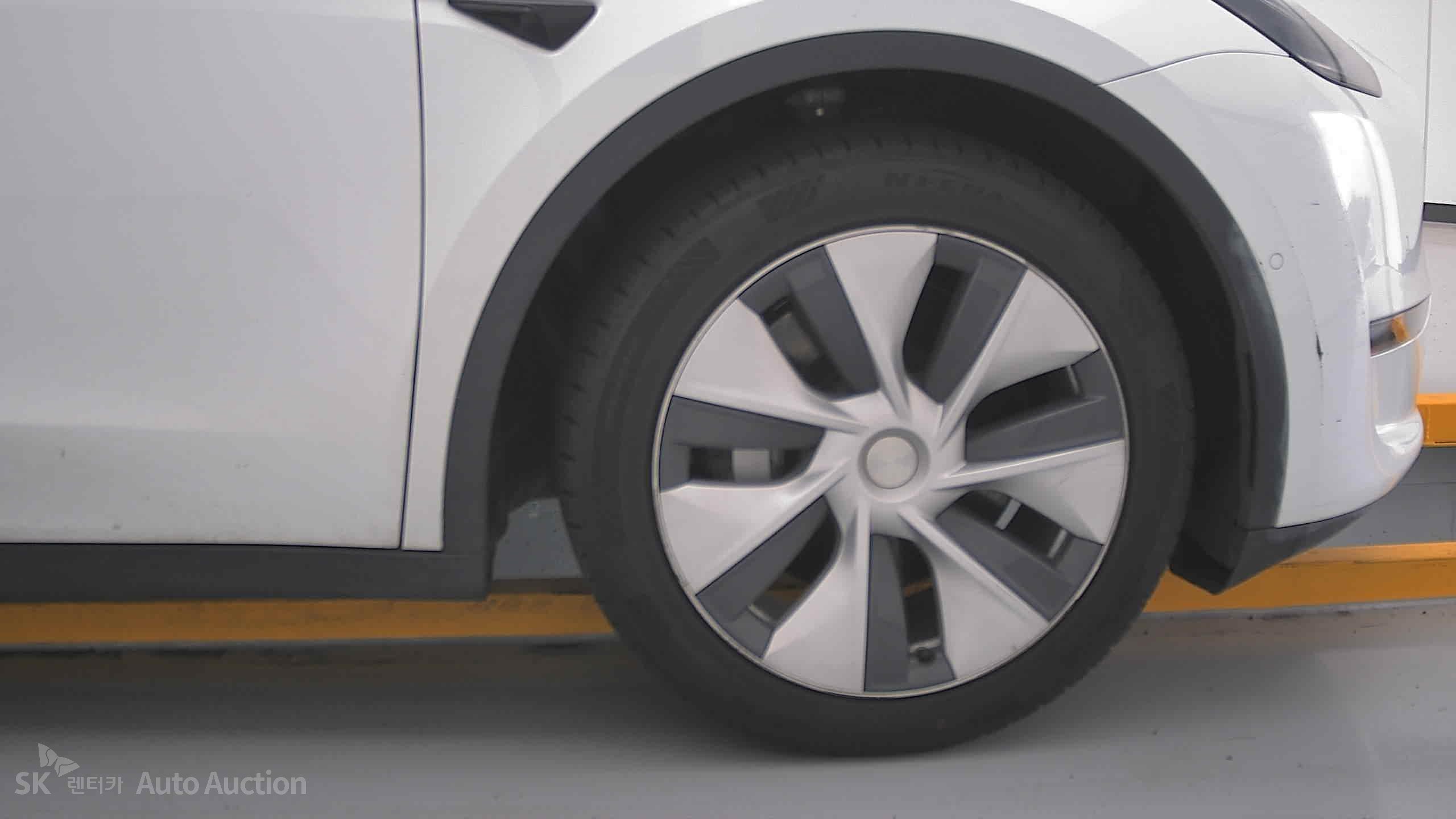 Tesla Model Y 2021 — صورة 28