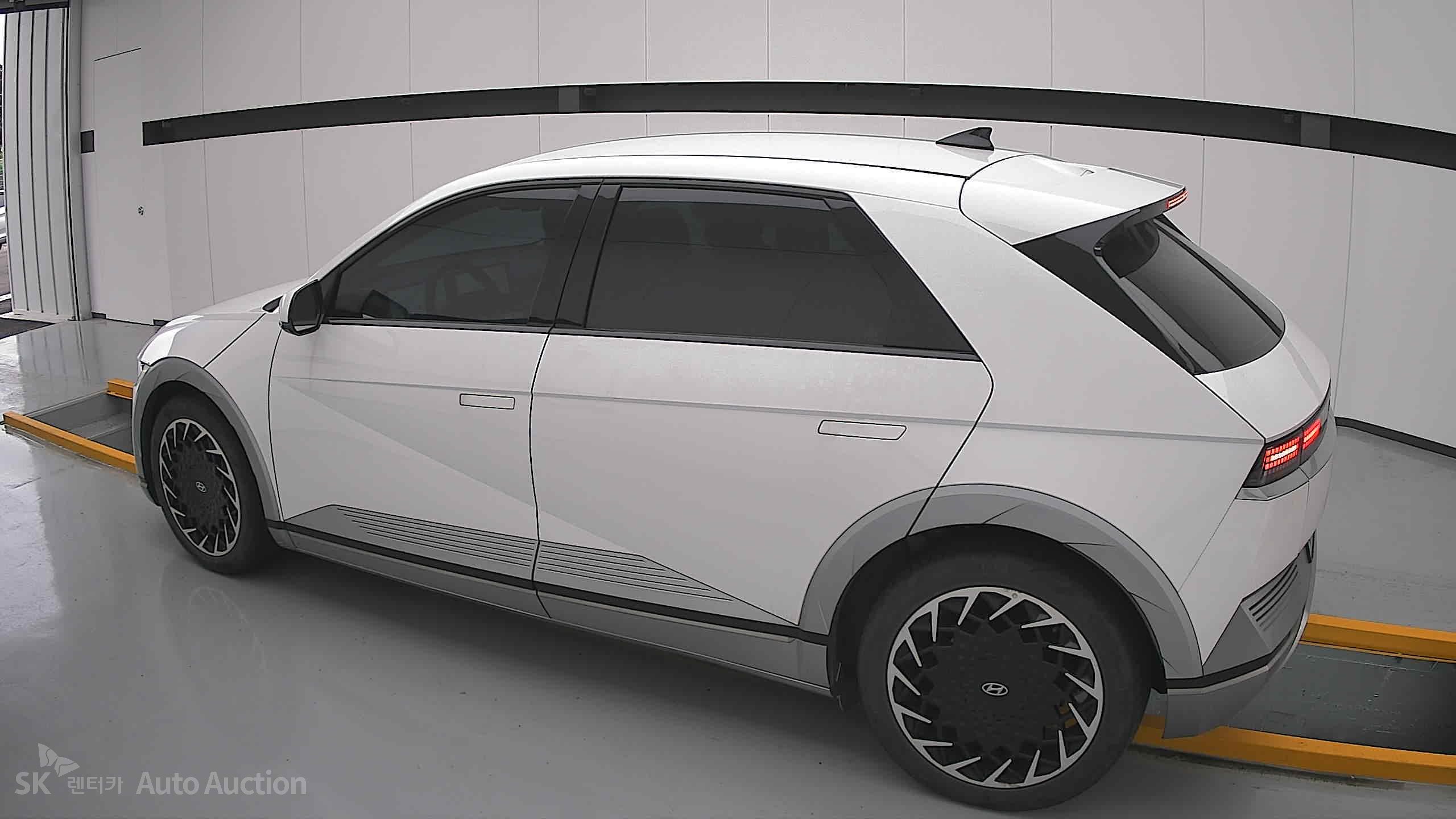 هيونداي Ioniq 2022 — صورة 14
