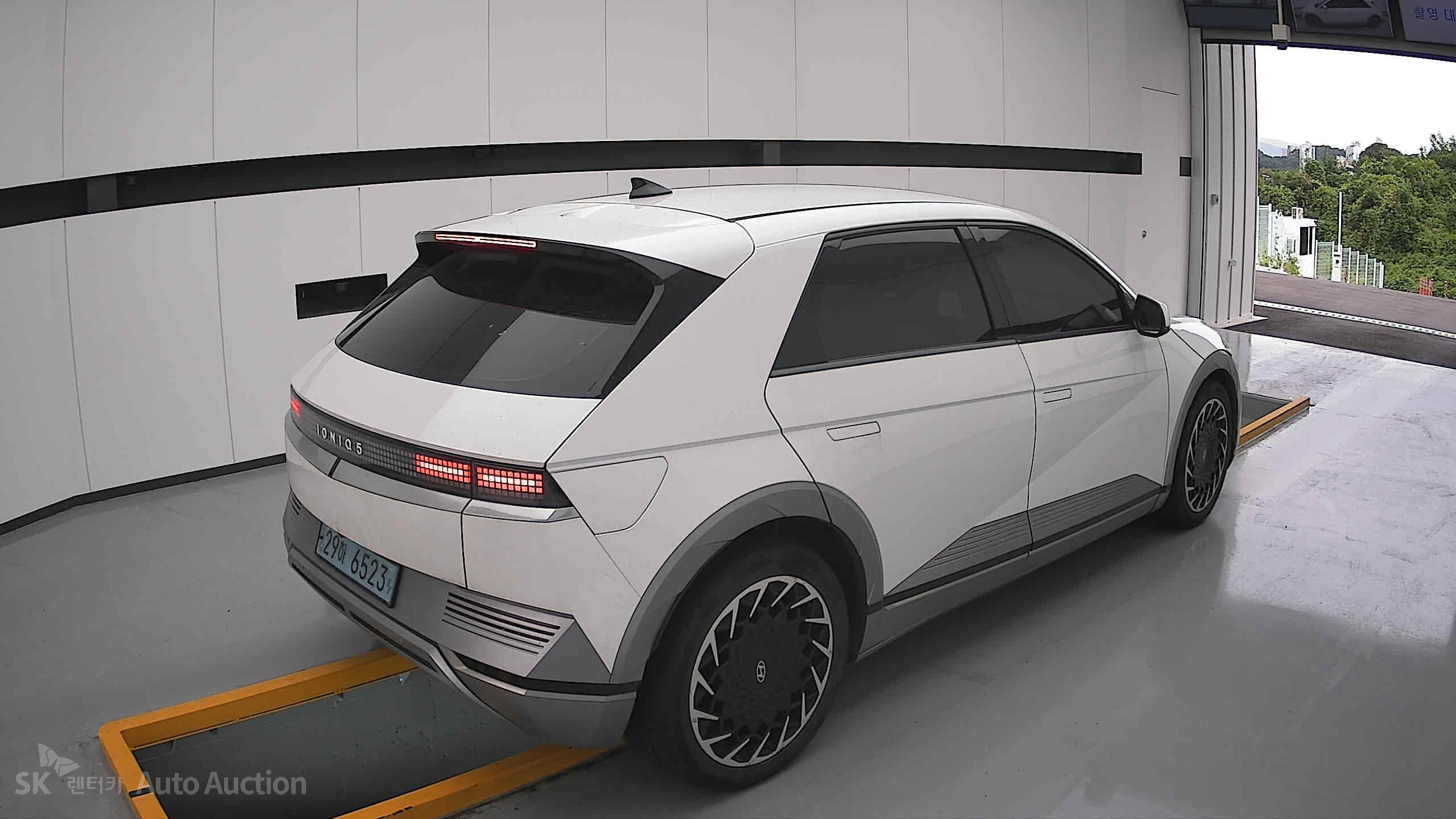 هيونداي Ioniq 2022 — صورة 17