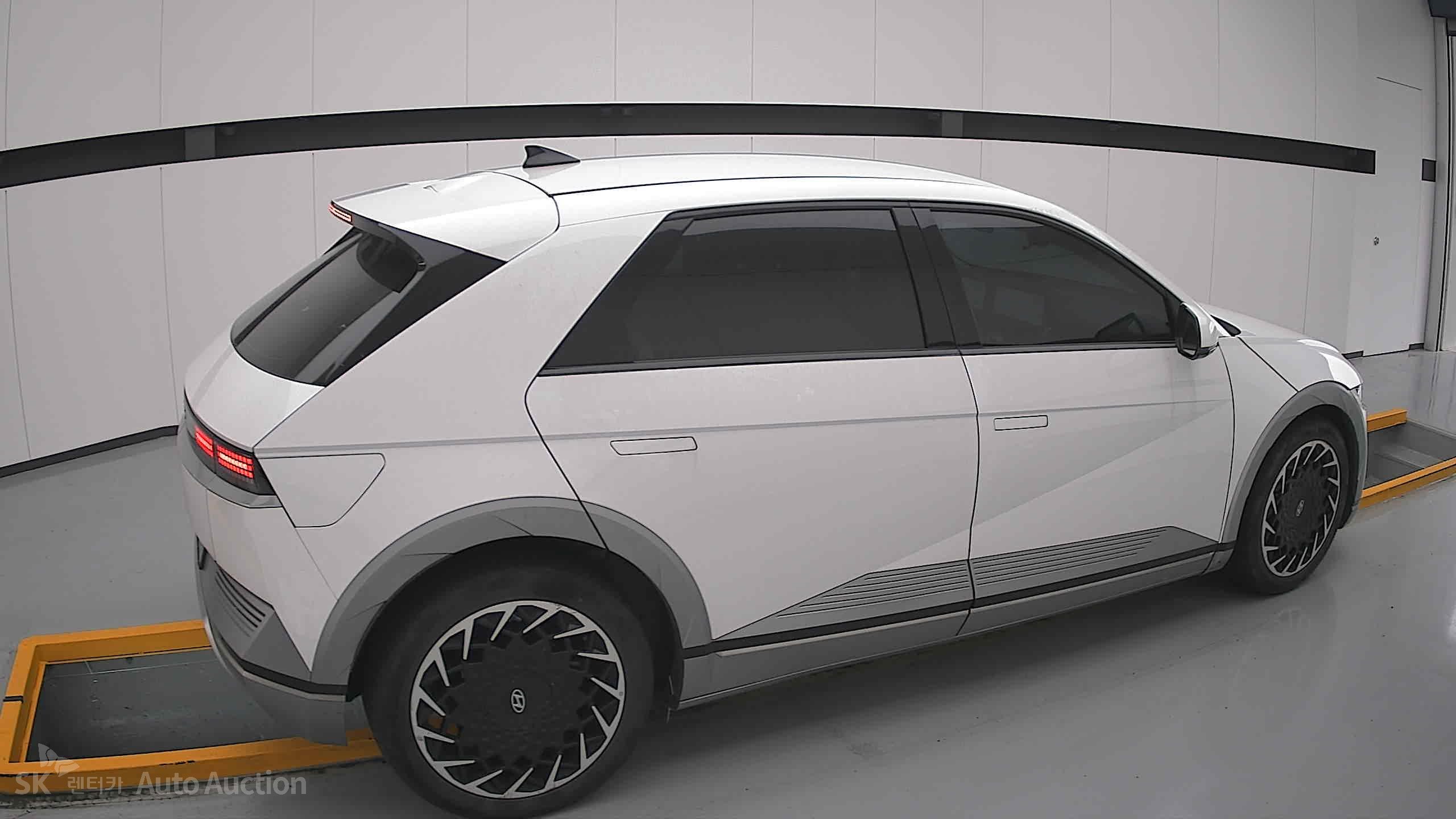 هيونداي Ioniq 2022 — صورة 18