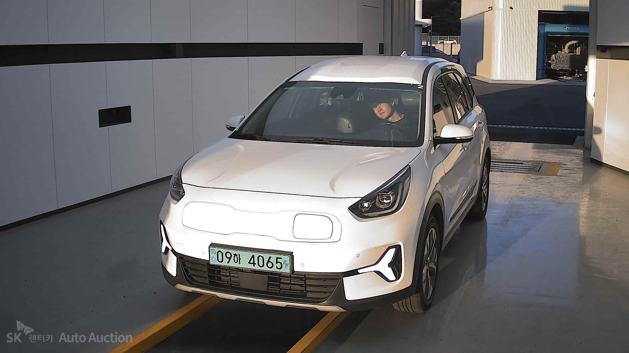 كيا نيرو