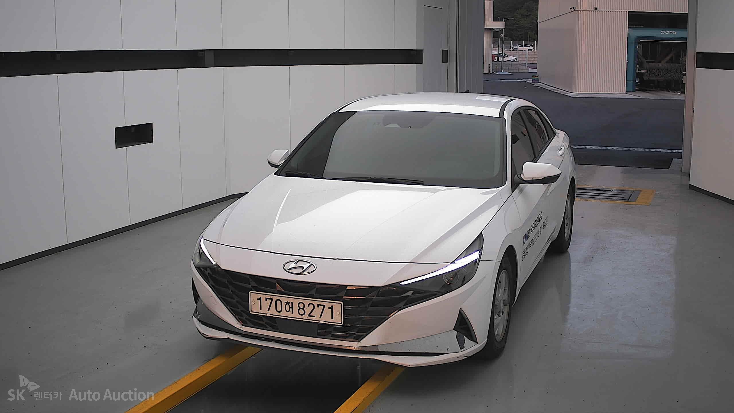 Hyundai - Elantra | 1.6 Gasoline Modern
