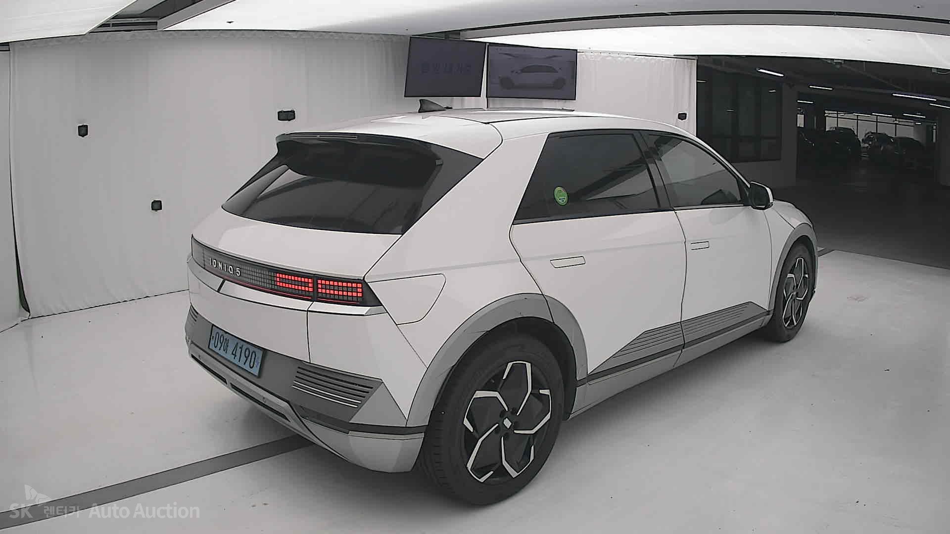 هيونداي Ioniq 2023 — صورة 17