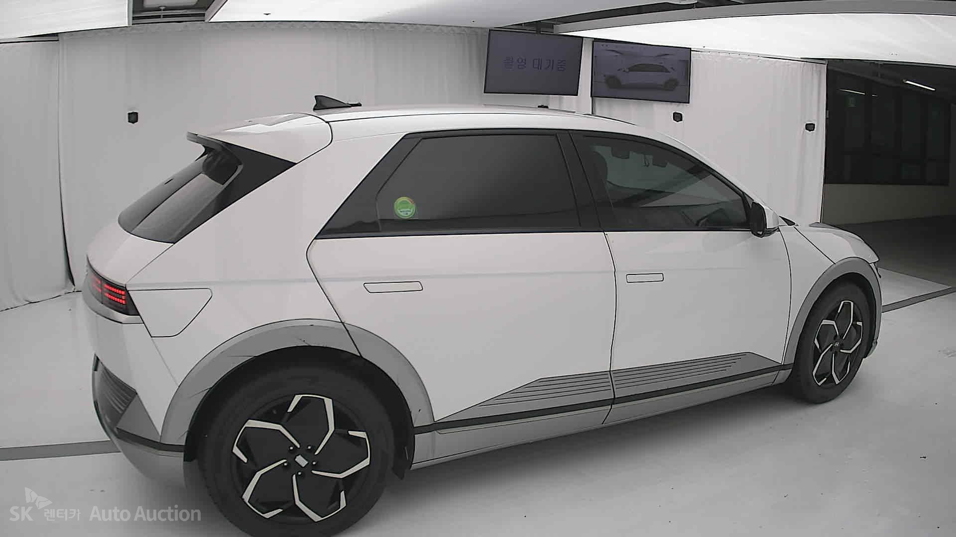هيونداي Ioniq 2023 — صورة 18