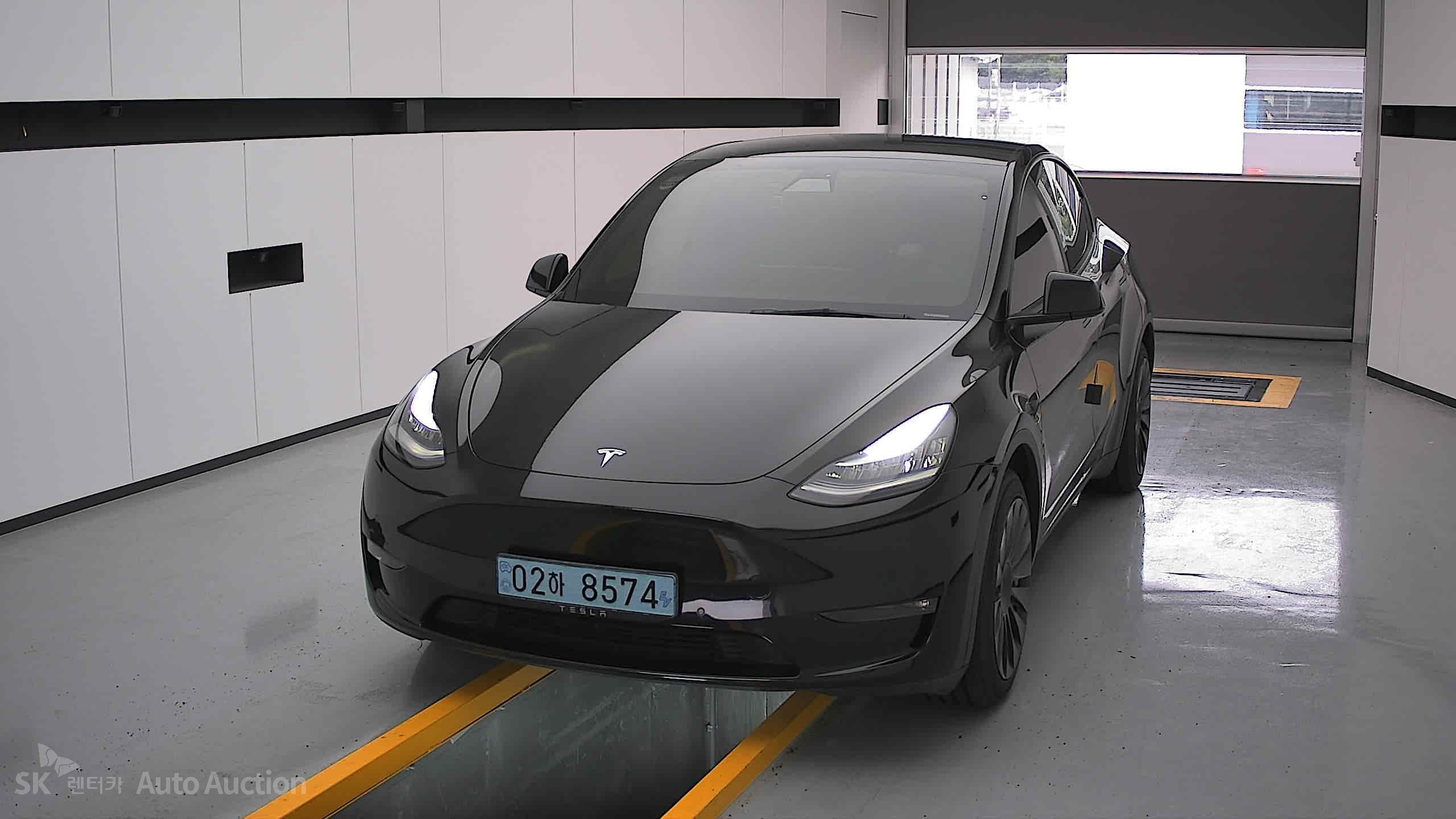 2021 - tesla model y