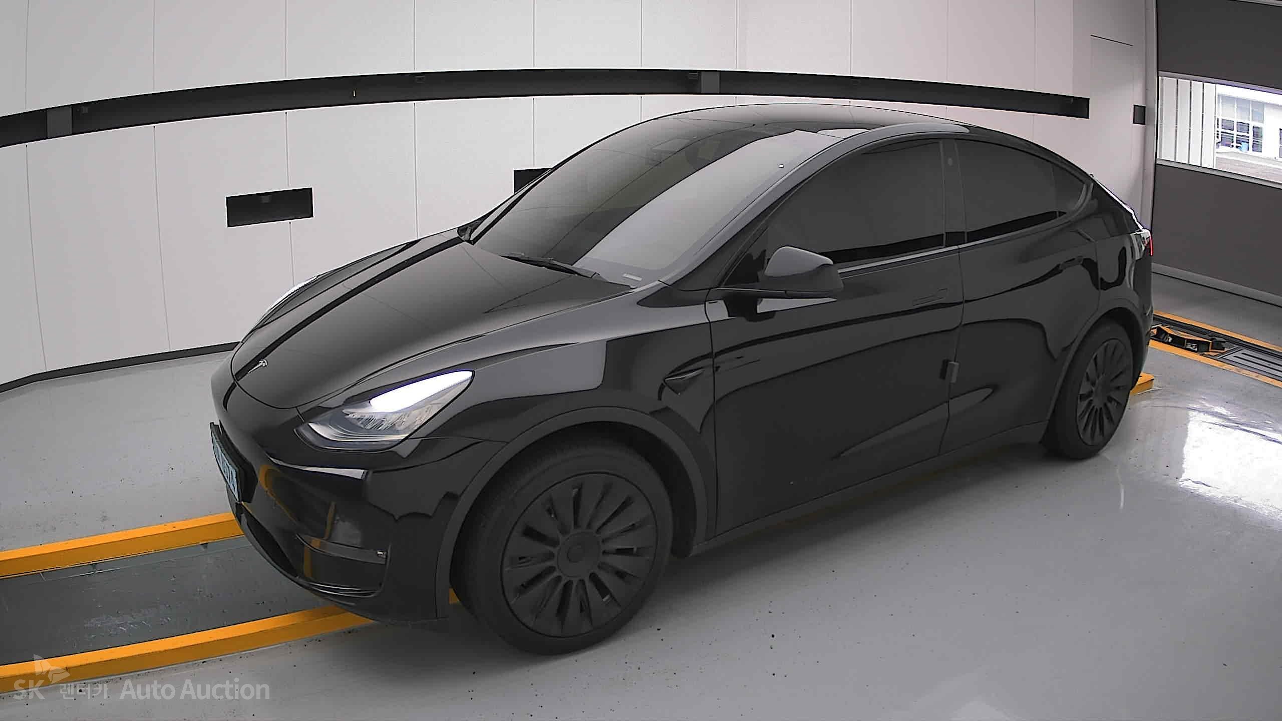 2021 - tesla model y