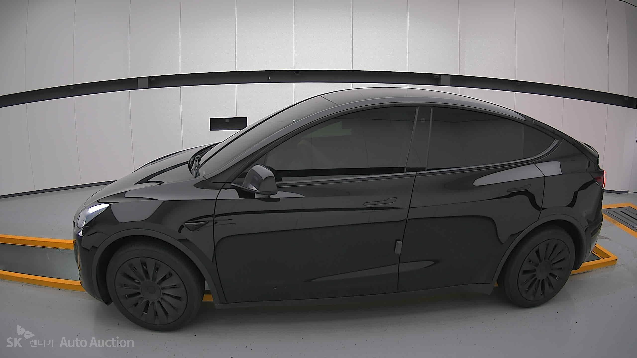 2021 - tesla model y