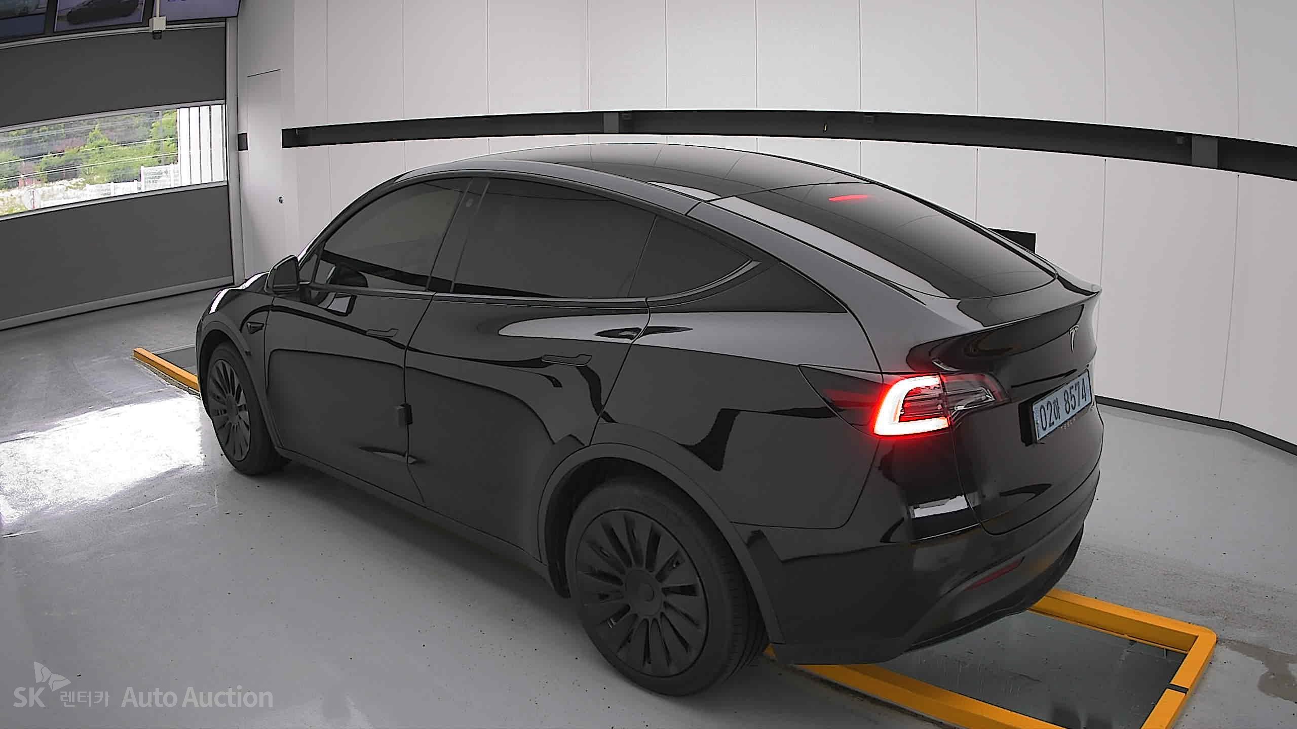 2021 - tesla model y
