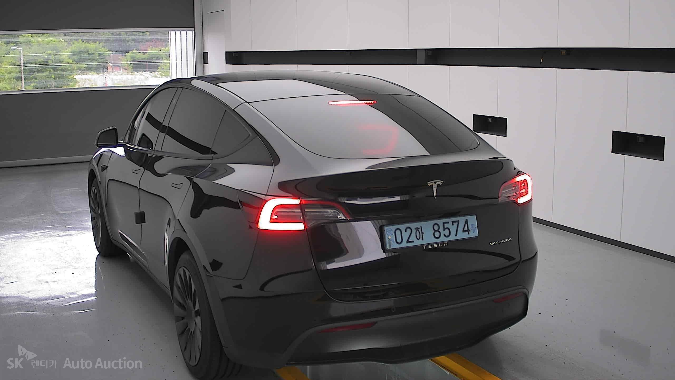 2021 - tesla model y