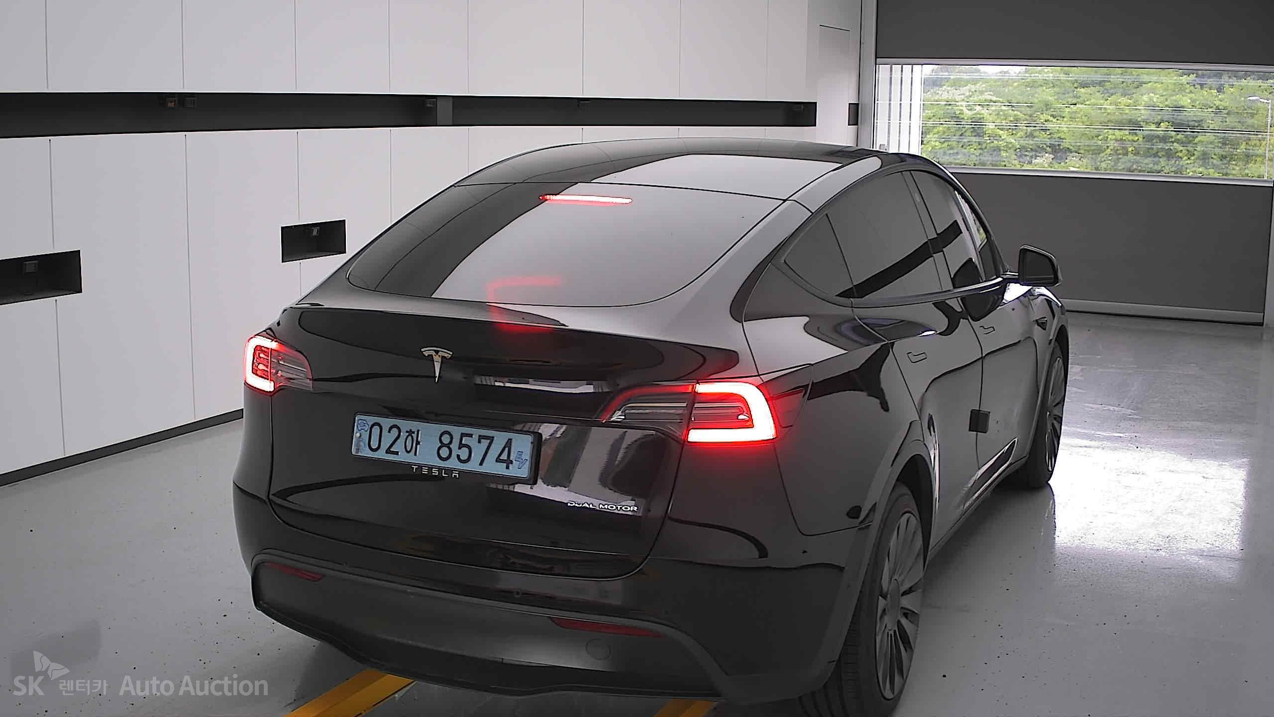 2021 - tesla model y