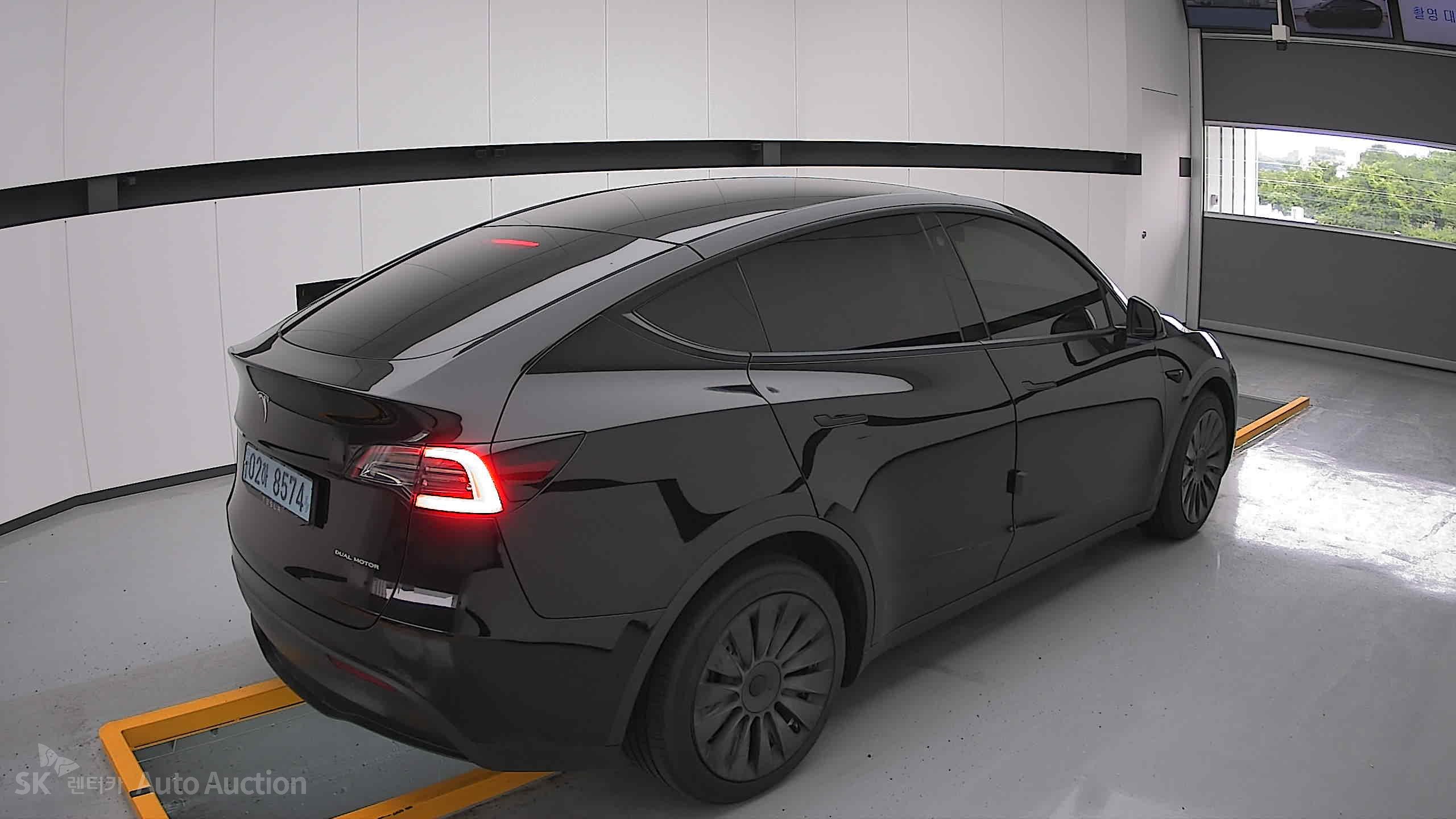 2021 - tesla model y