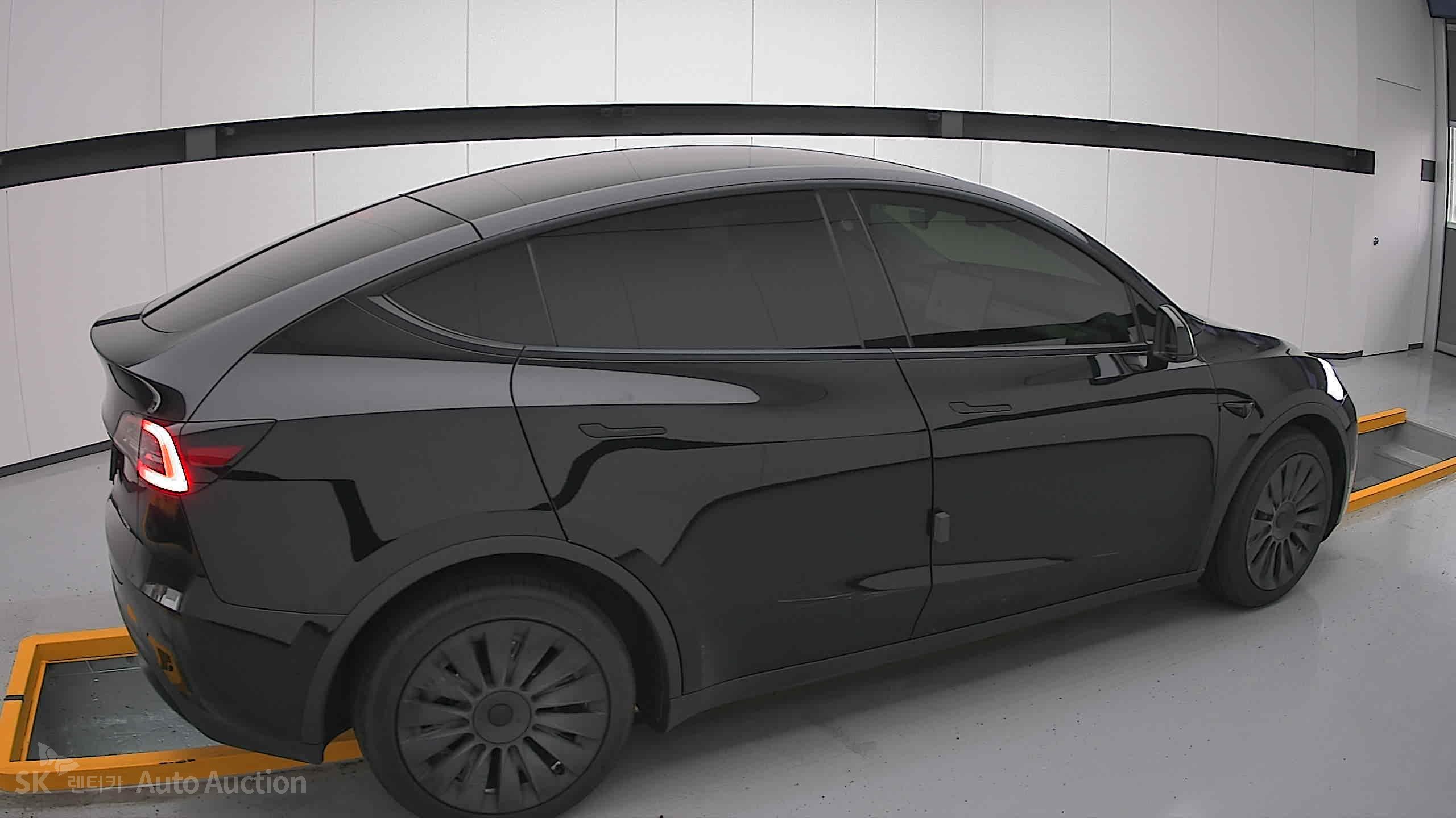 2021 - tesla model y