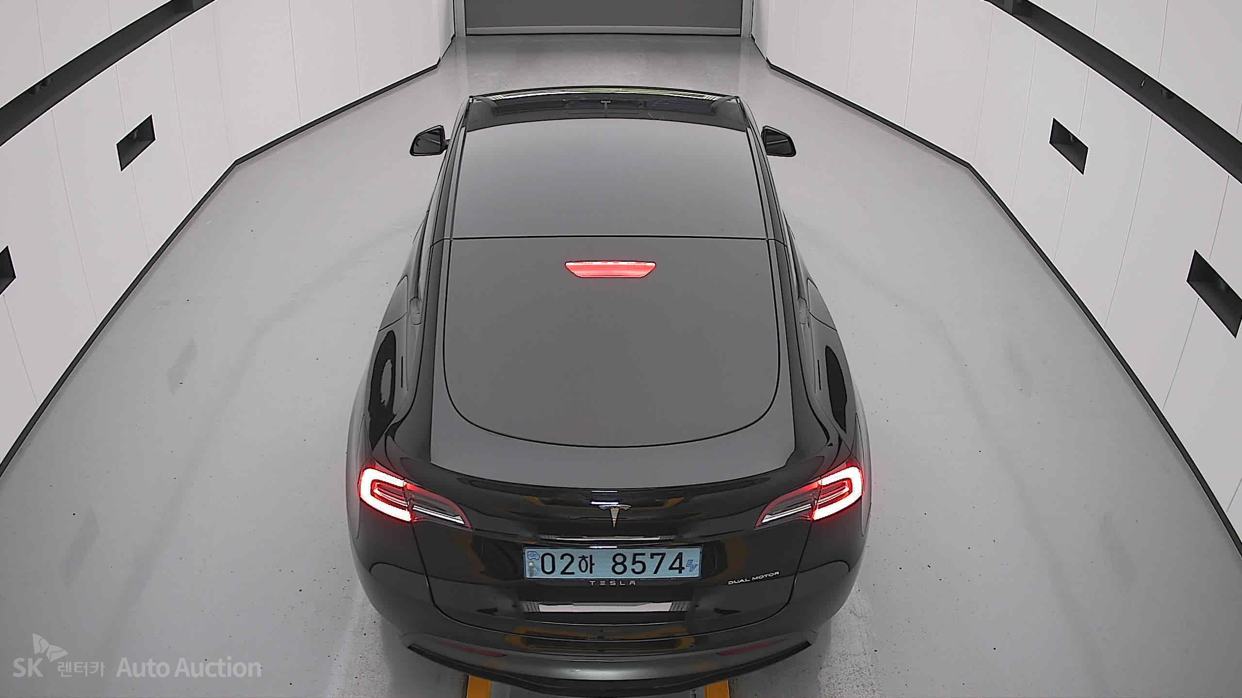 2021 - tesla model y