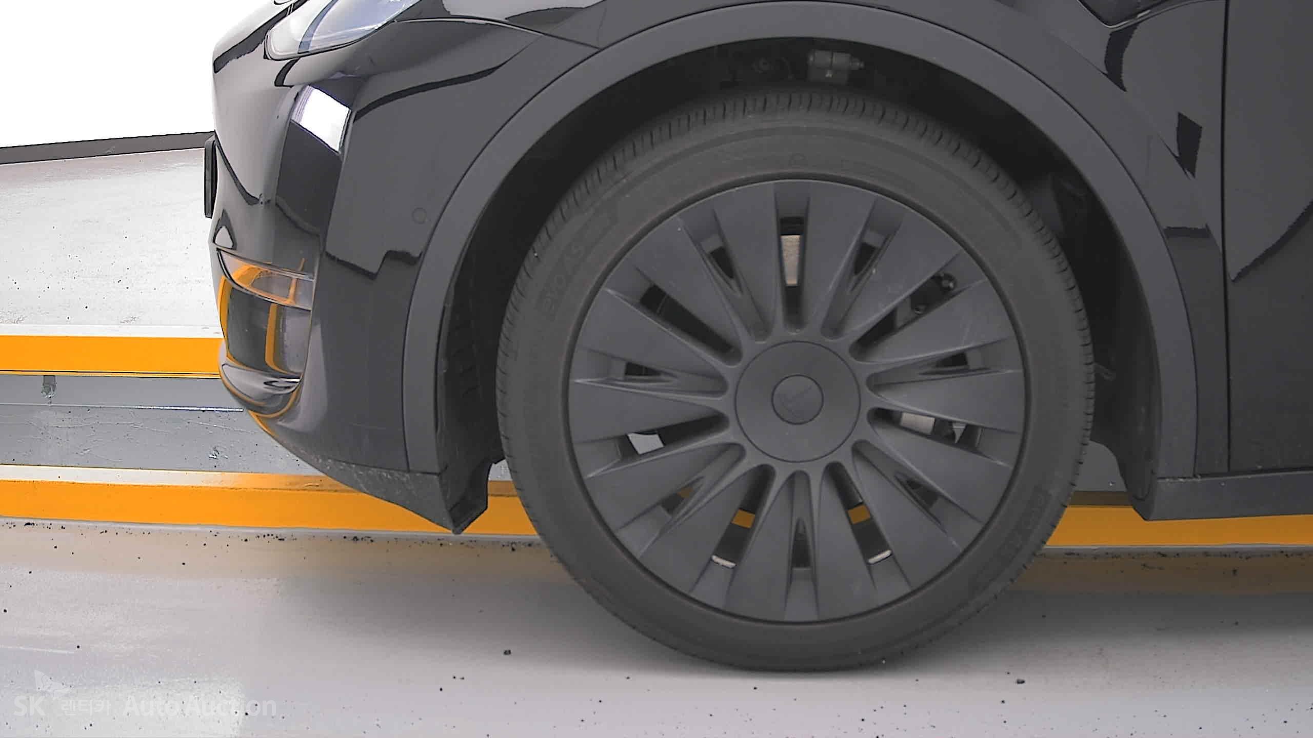 2021 - tesla model y
