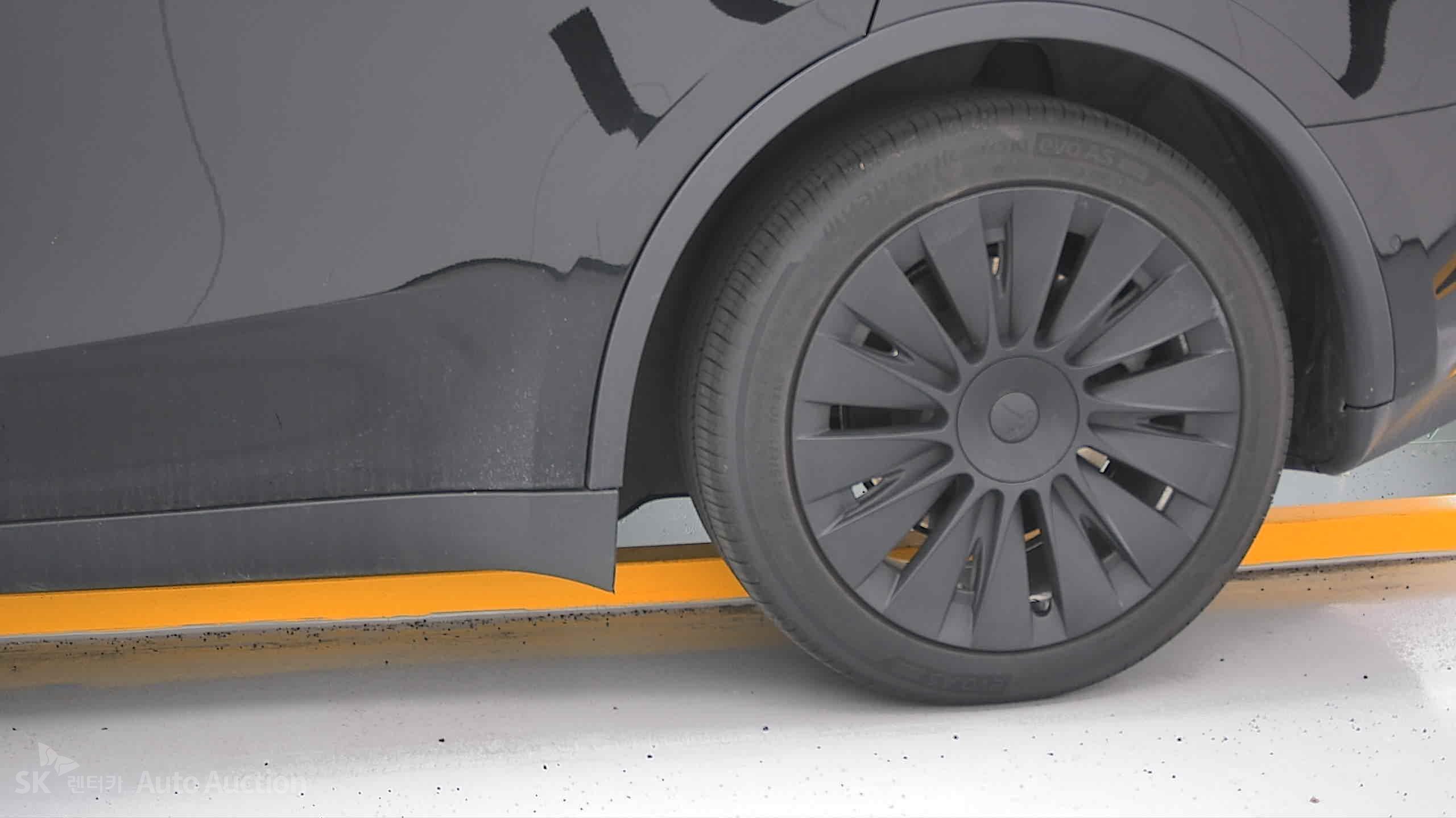 2021 - tesla model y