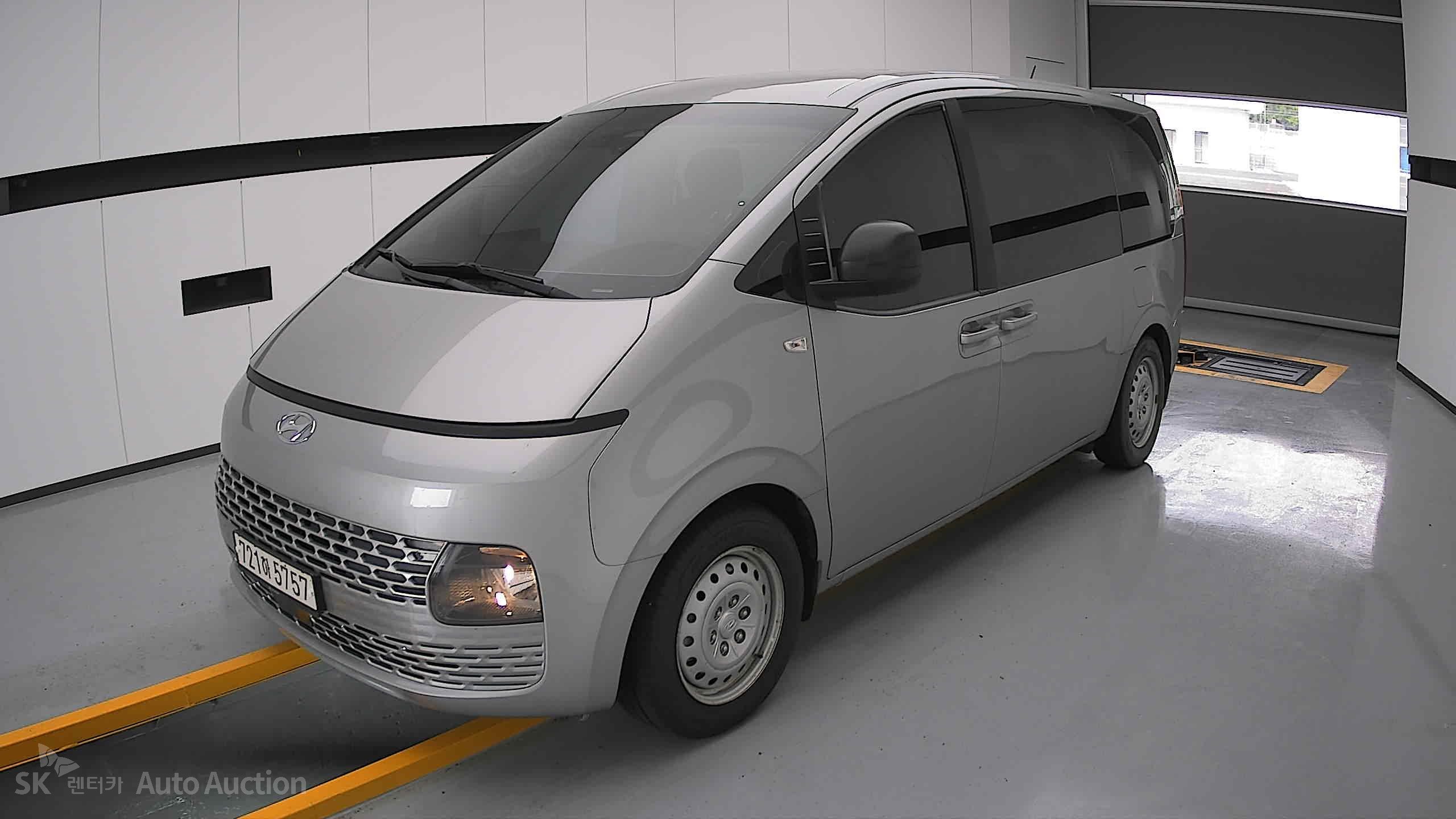 2023 - hyundai staria