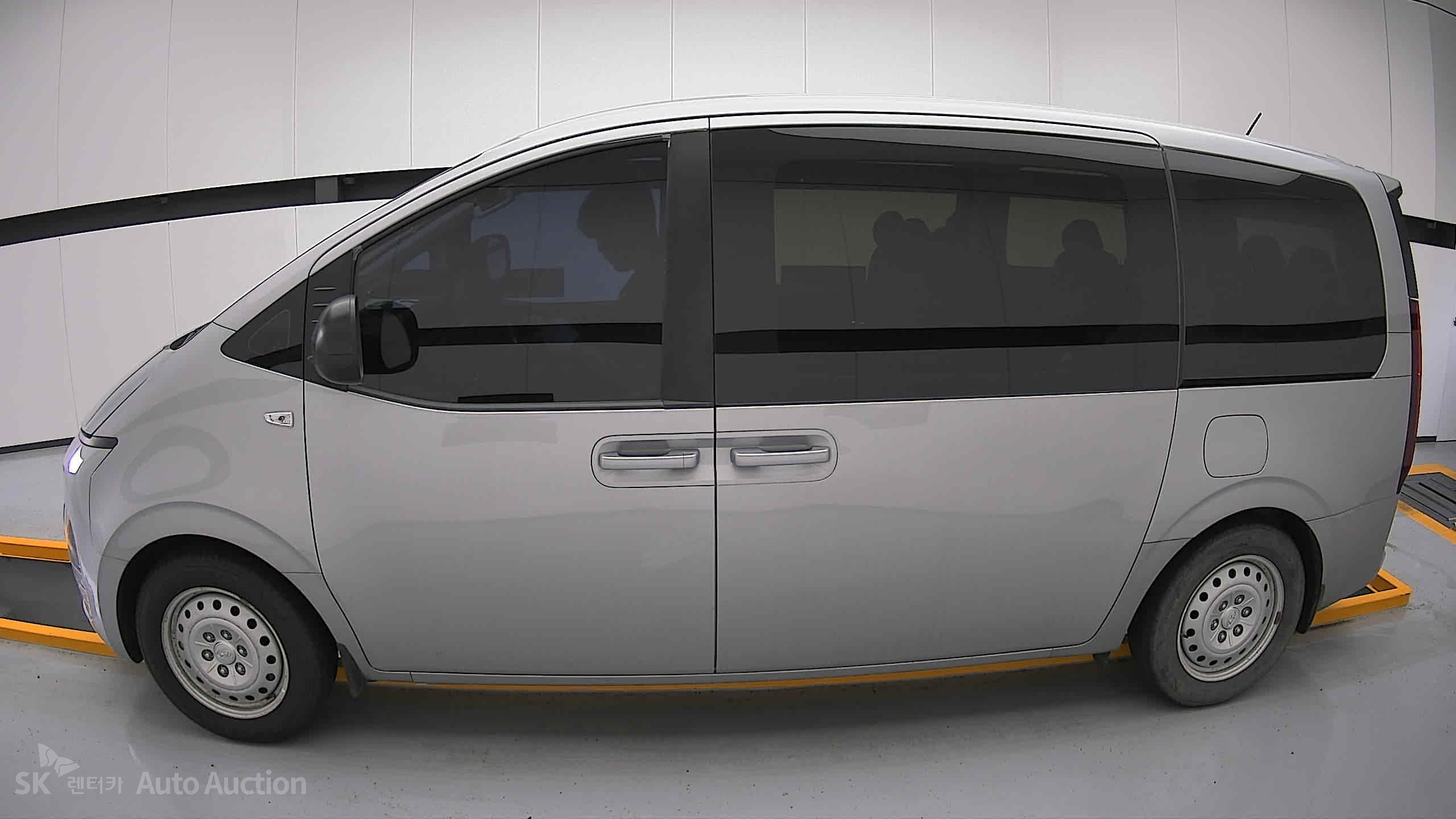 2023 - hyundai staria