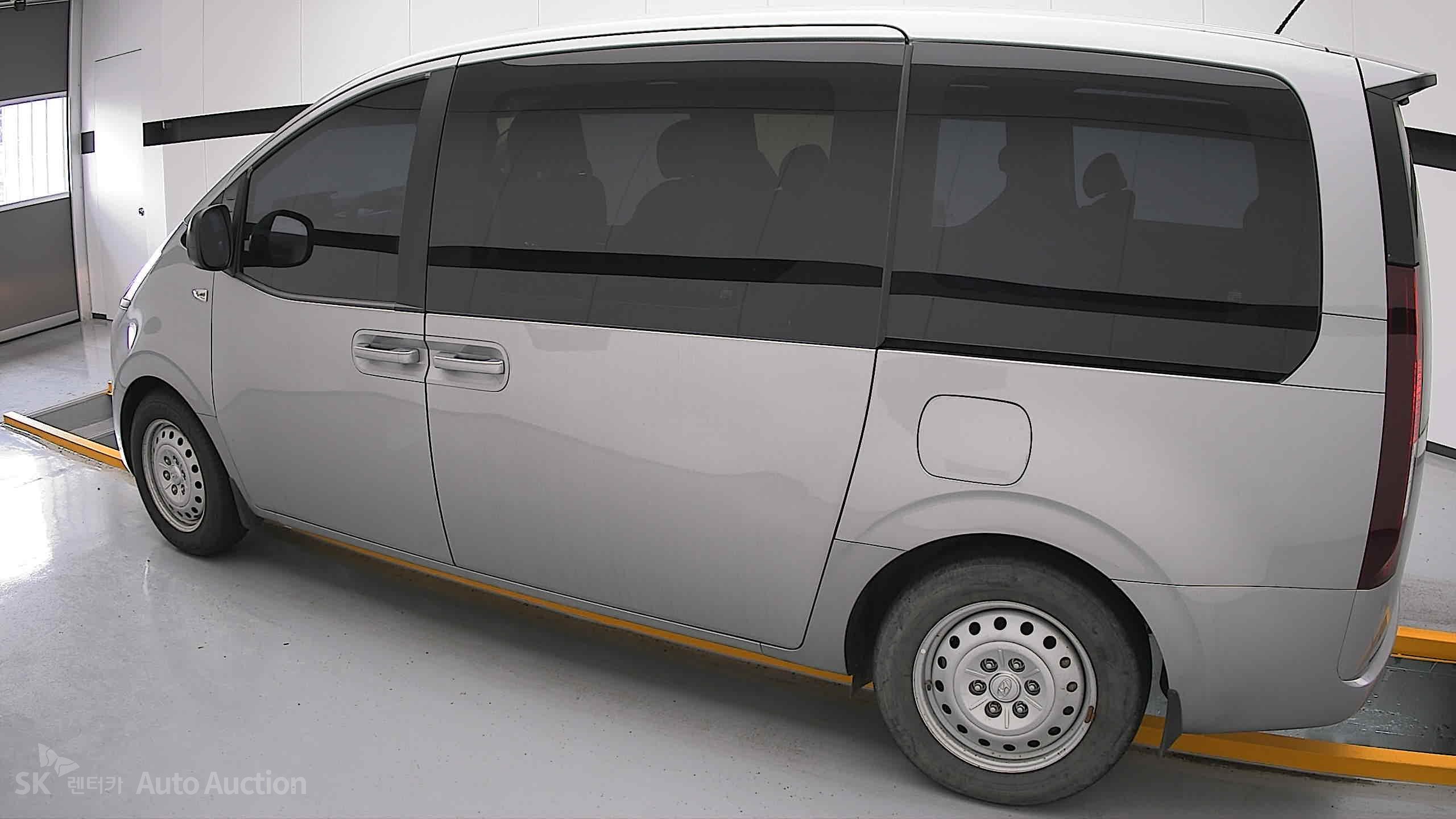 2023 - hyundai staria