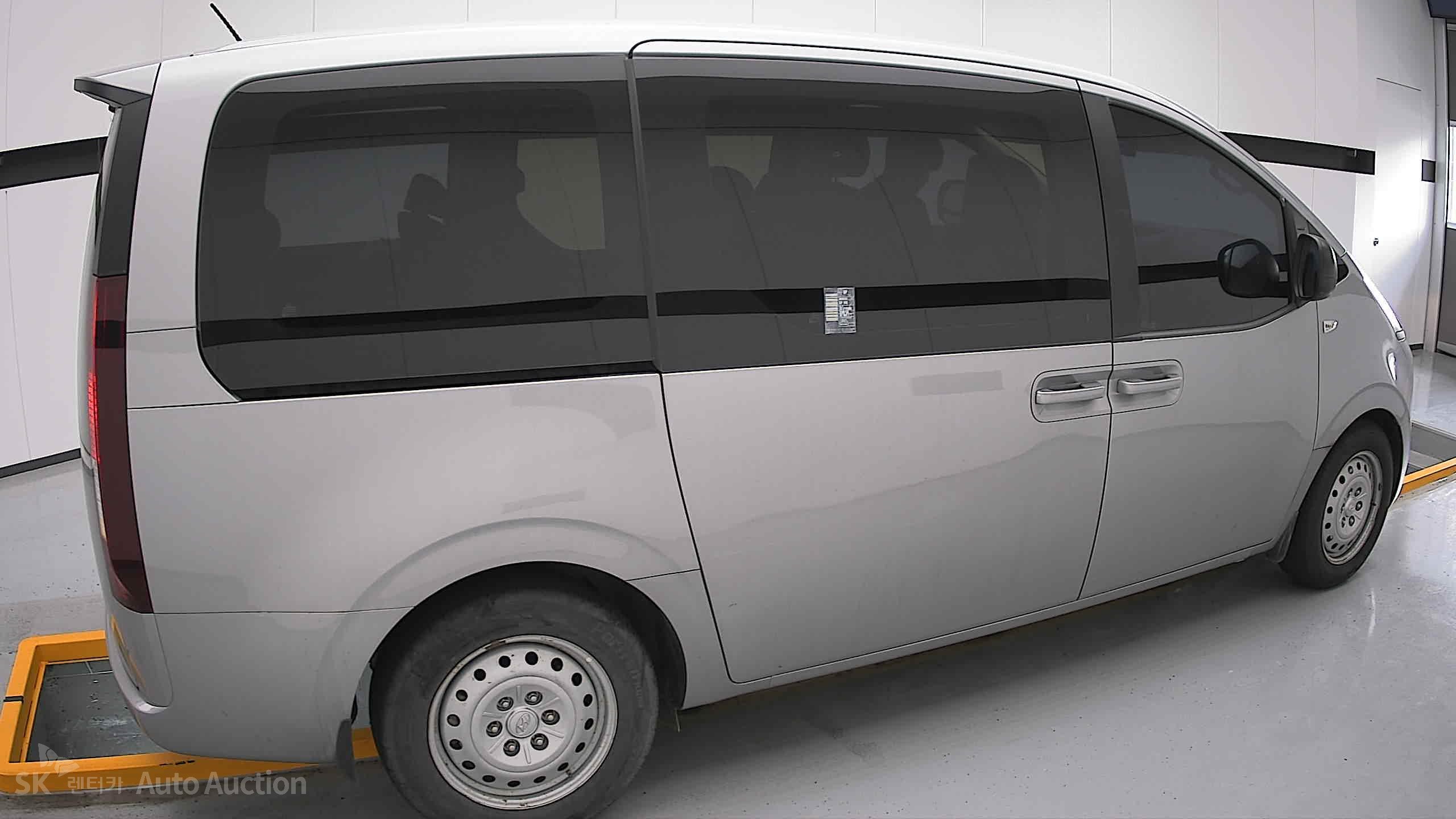 2023 - hyundai staria