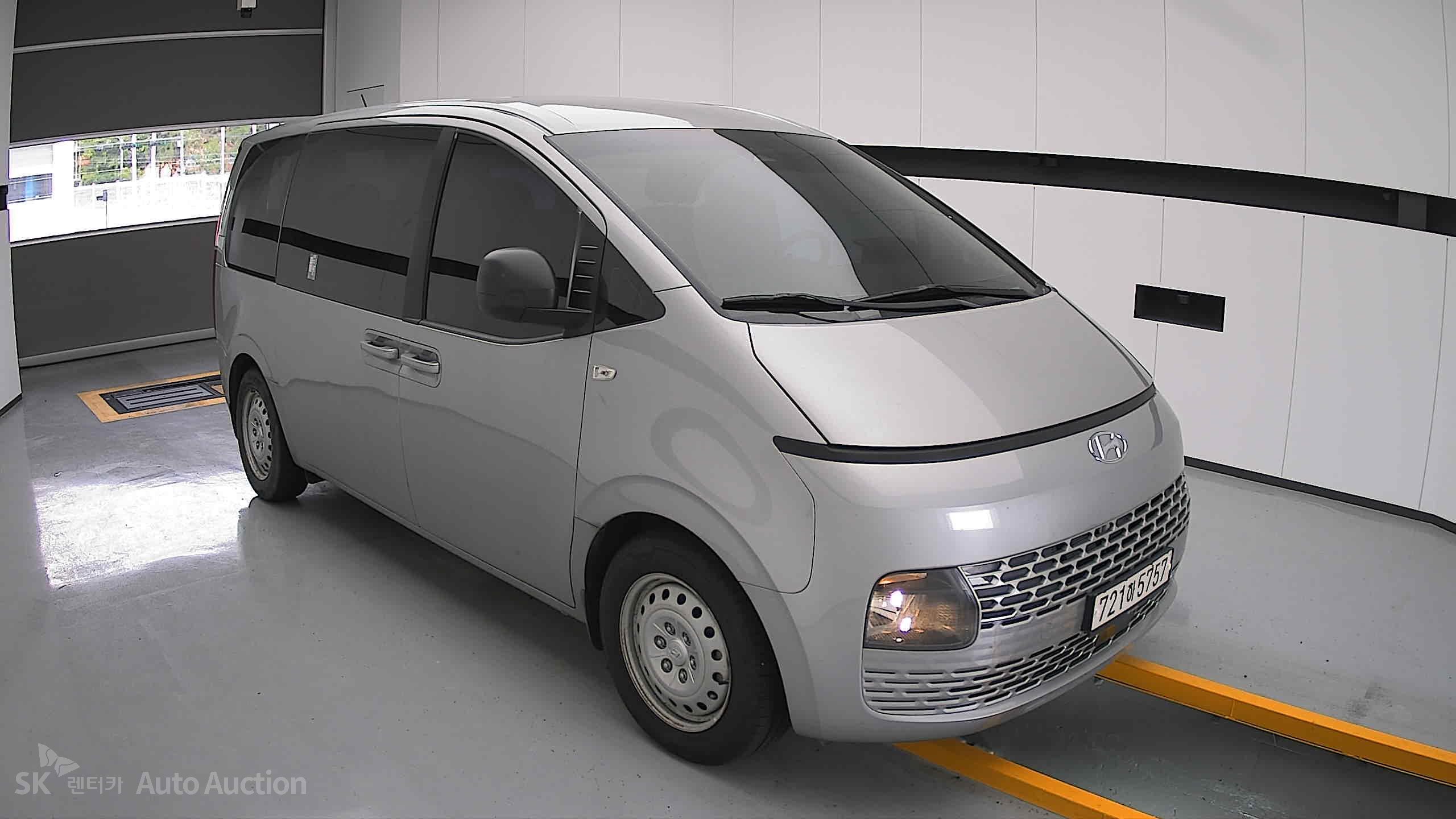 2023 - hyundai staria