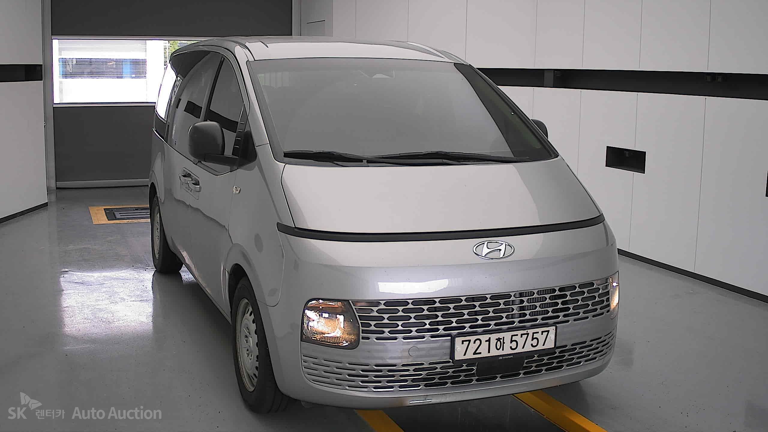 2023 - hyundai staria